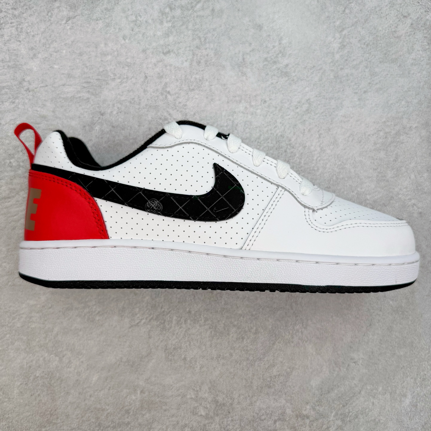 图片[7]-＃奥莱订单福利 NK Court Borough Low CB2 低帮百搭透气休闲运动板鞋 独家渠道 市面未流通批次 奥莱直播间499 599一样的东西 碾压市面现存所有版本 公司一样的东西 超值回馈 帮你省钱 支持各种鉴定 经典耐用的设计 兼顾舒适脚感和出众风范 演绎匠心之作 结构性的支撑贴合感结合复古篮球设计 塑就场外全明星风范 尺码：35.5 36 36.5 37.5 38 38.5 39 40 40.5 41 42 42.5 43 44 44.5-选品中心