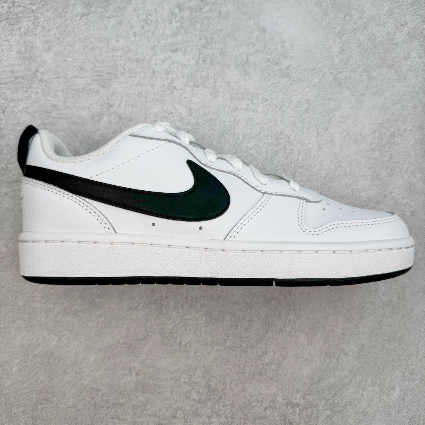 图片[2]-＃奥莱订单福利 NK Court Borough Low CB2 低帮百搭透气休闲运动板鞋 独家渠道 市面未流通批次 奥莱直播间499 599一样的东西 碾压市面现存所有版本 公司一样的东西 超值回馈 帮你省钱 支持各种鉴定 经典耐用的设计 兼顾舒适脚感和出众风范 演绎匠心之作 结构性的支撑贴合感结合复古篮球设计 塑就场外全明星风范 尺码：35.5 36 36.5 37.5 38 38.5 39 40 40.5 41 42 42.5 43 44 44.5-选品中心