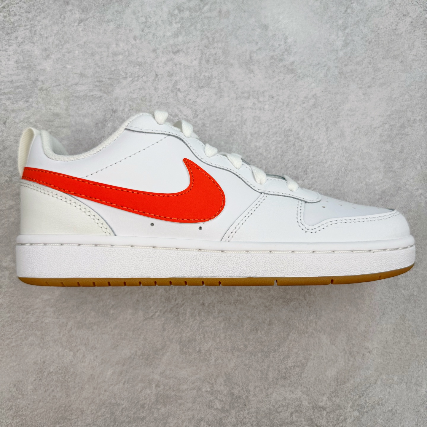 ＃奥莱订单福利 NK Court Borough Low CB2 低帮百搭透气休闲运动板鞋 独家渠道 市面未流通批次 奥莱直播间499 599一样的东西 碾压市面现存所有版本 公司一样的东西 超值回馈 帮你省钱 支持各种鉴定 经典耐用的设计 兼顾舒适脚感和出众风范 演绎匠心之作 结构性的支撑贴合感结合复古篮球设计 塑就场外全明星风范 尺码：35.5 36 36.5 37.5 38 38.5 39 40 40.5 41 42 42.5 43 44 44.5-选品中心