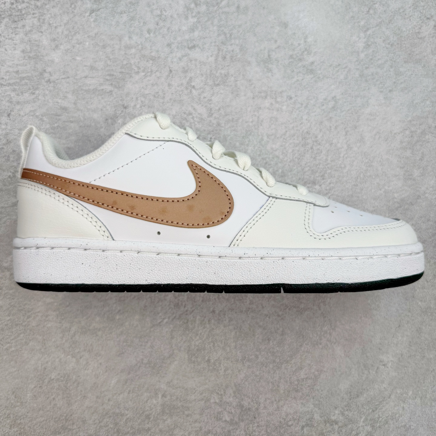 图片[8]-＃奥莱订单福利 NK Court Borough Low CB2 低帮百搭透气休闲运动板鞋 独家渠道 市面未流通批次 奥莱直播间499 599一样的东西 碾压市面现存所有版本 公司一样的东西 超值回馈 帮你省钱 支持各种鉴定 经典耐用的设计 兼顾舒适脚感和出众风范 演绎匠心之作 结构性的支撑贴合感结合复古篮球设计 塑就场外全明星风范 尺码：35.5 36 36.5 37.5 38 38.5 39 40 40.5 41 42 42.5 43 44 44.5-选品中心