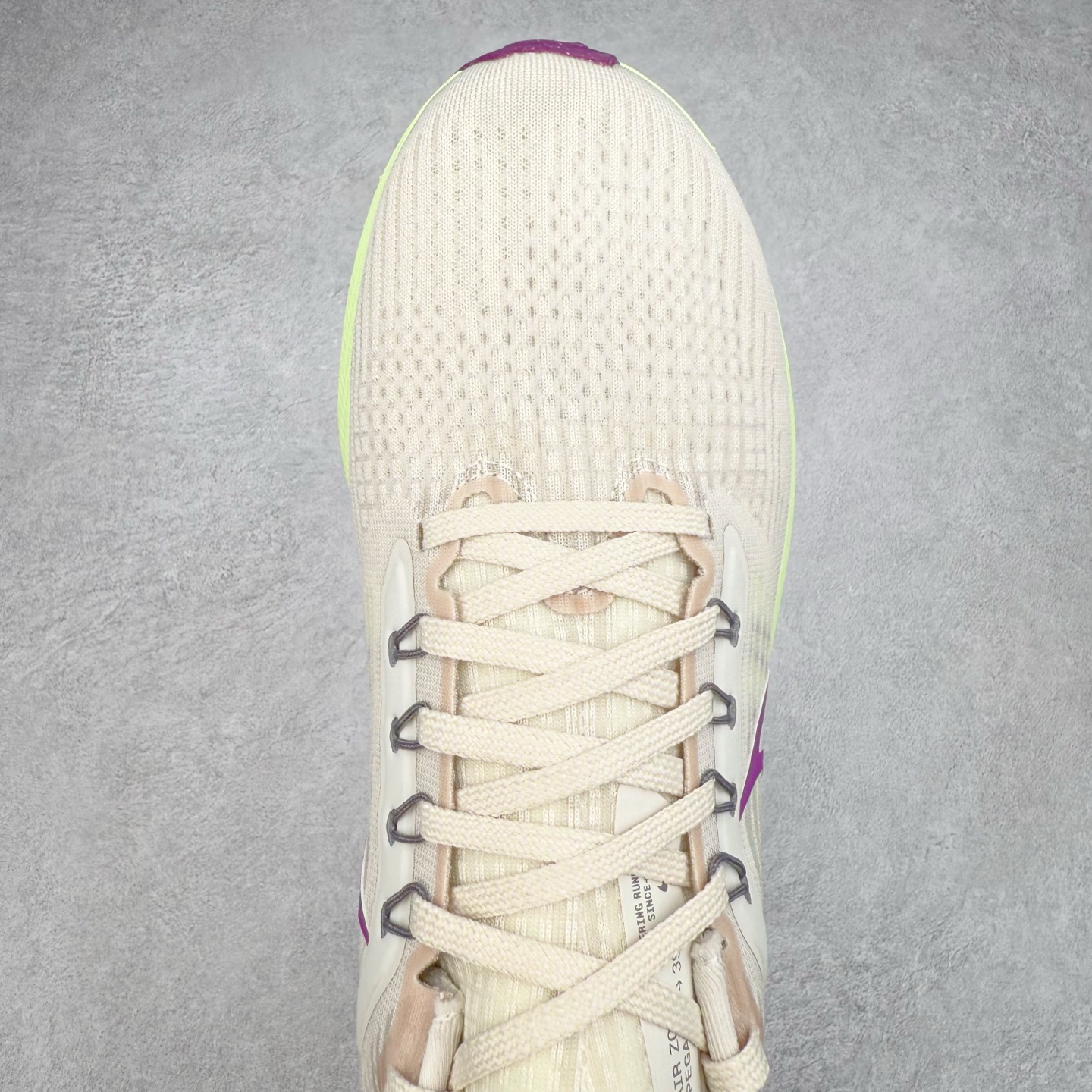 图片[4]-＃TG纯原 NK Zoom Pegasus 飞马39代马拉松系列网面透气缓震疾速跑鞋 独家渠道 市面未流通批次 奥莱直播间499 599一样的东西 碾压市面现存所有版本 公司一样的东西 超值回馈 帮你省钱 拥有 Zoom Air 一如既往的稳定感和流畅感 鞋面采用工程网眼设计 为特定高热区域营造出色透气性 进一步增加鞋面的穿孔数量 让足部能够快速散热 中足搭配 Flywire 飞线 在高速运动时营造舒适稳定的贴合感 内置Zoon气垫加持 动力十足 尺码：36 36.5 37.5 38 38.5 39 40 40.5 41 42 42.5 43 44 44.5 45-选品中心