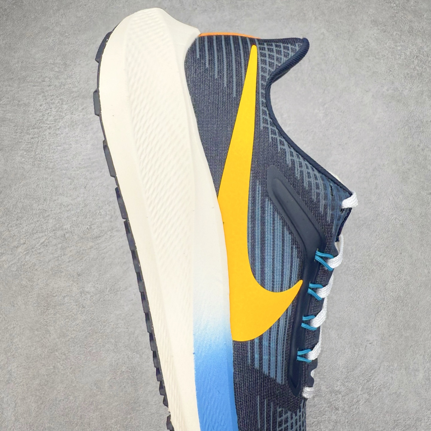 图片[6]-＃TG纯原 NK Zoom Pegasus 飞马39代马拉松系列网面透气缓震疾速跑鞋 独家渠道 市面未流通批次 奥莱直播间499 599一样的东西 碾压市面现存所有版本 公司一样的东西 超值回馈 帮你省钱 拥有 Zoom Air 一如既往的稳定感和流畅感 鞋面采用工程网眼设计 为特定高热区域营造出色透气性 进一步增加鞋面的穿孔数量 让足部能够快速散热 中足搭配 Flywire 飞线 在高速运动时营造舒适稳定的贴合感 内置Zoon气垫加持 动力十足 尺码：36 36.5 37.5 38 38.5 39 40 40.5 41 42 42.5 43 44 44.5 45-选品中心