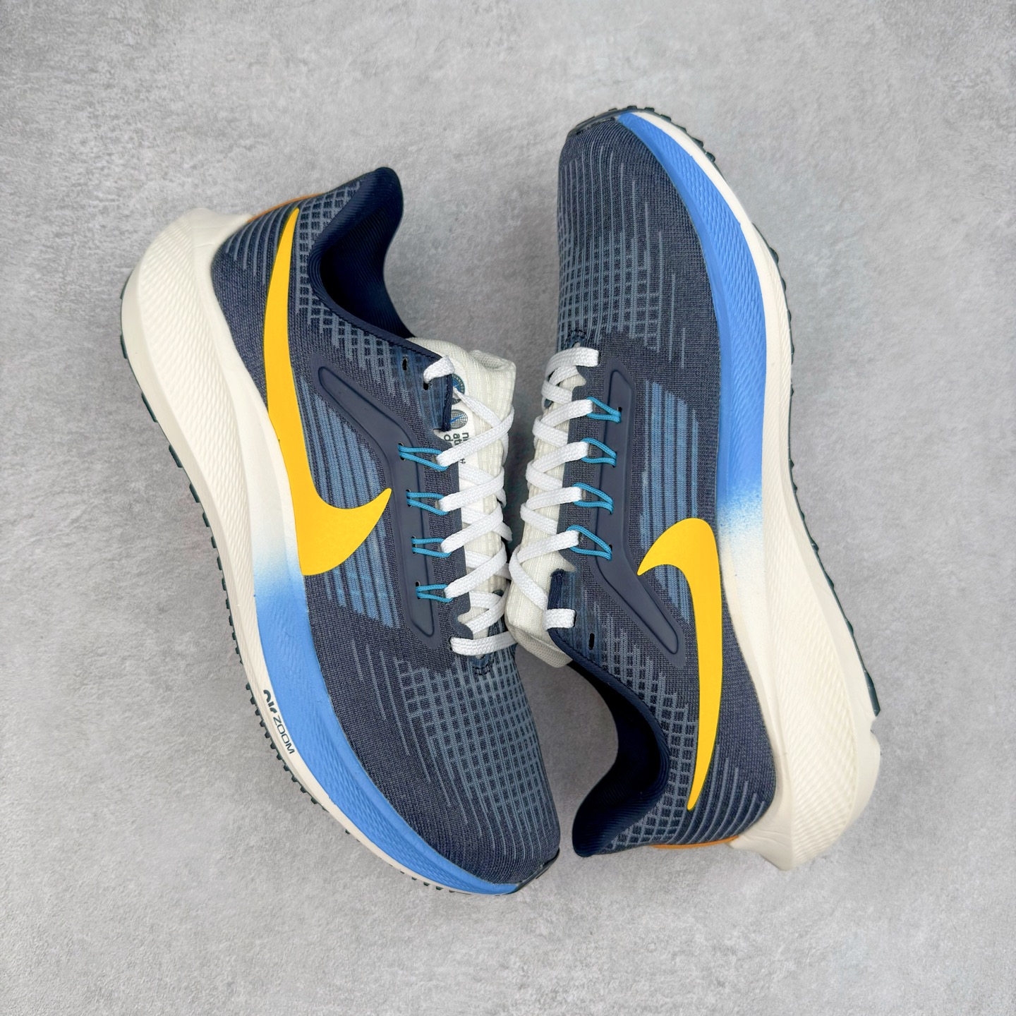 图片[3]-＃TG纯原 NK Zoom Pegasus 飞马39代马拉松系列网面透气缓震疾速跑鞋 独家渠道 市面未流通批次 奥莱直播间499 599一样的东西 碾压市面现存所有版本 公司一样的东西 超值回馈 帮你省钱 拥有 Zoom Air 一如既往的稳定感和流畅感 鞋面采用工程网眼设计 为特定高热区域营造出色透气性 进一步增加鞋面的穿孔数量 让足部能够快速散热 中足搭配 Flywire 飞线 在高速运动时营造舒适稳定的贴合感 内置Zoon气垫加持 动力十足 尺码：36 36.5 37.5 38 38.5 39 40 40.5 41 42 42.5 43 44 44.5 45-选品中心