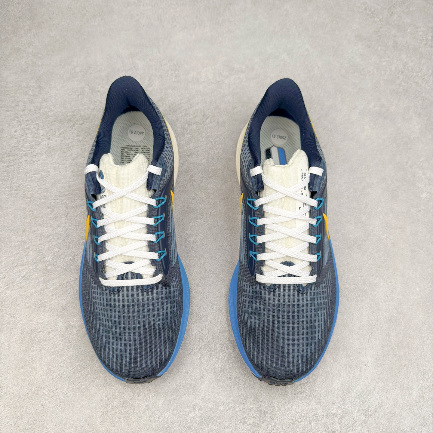 图片[2]-＃TG纯原 NK Zoom Pegasus 飞马39代马拉松系列网面透气缓震疾速跑鞋 独家渠道 市面未流通批次 奥莱直播间499 599一样的东西 碾压市面现存所有版本 公司一样的东西 超值回馈 帮你省钱 拥有 Zoom Air 一如既往的稳定感和流畅感 鞋面采用工程网眼设计 为特定高热区域营造出色透气性 进一步增加鞋面的穿孔数量 让足部能够快速散热 中足搭配 Flywire 飞线 在高速运动时营造舒适稳定的贴合感 内置Zoon气垫加持 动力十足 尺码：36 36.5 37.5 38 38.5 39 40 40.5 41 42 42.5 43 44 44.5 45-选品中心