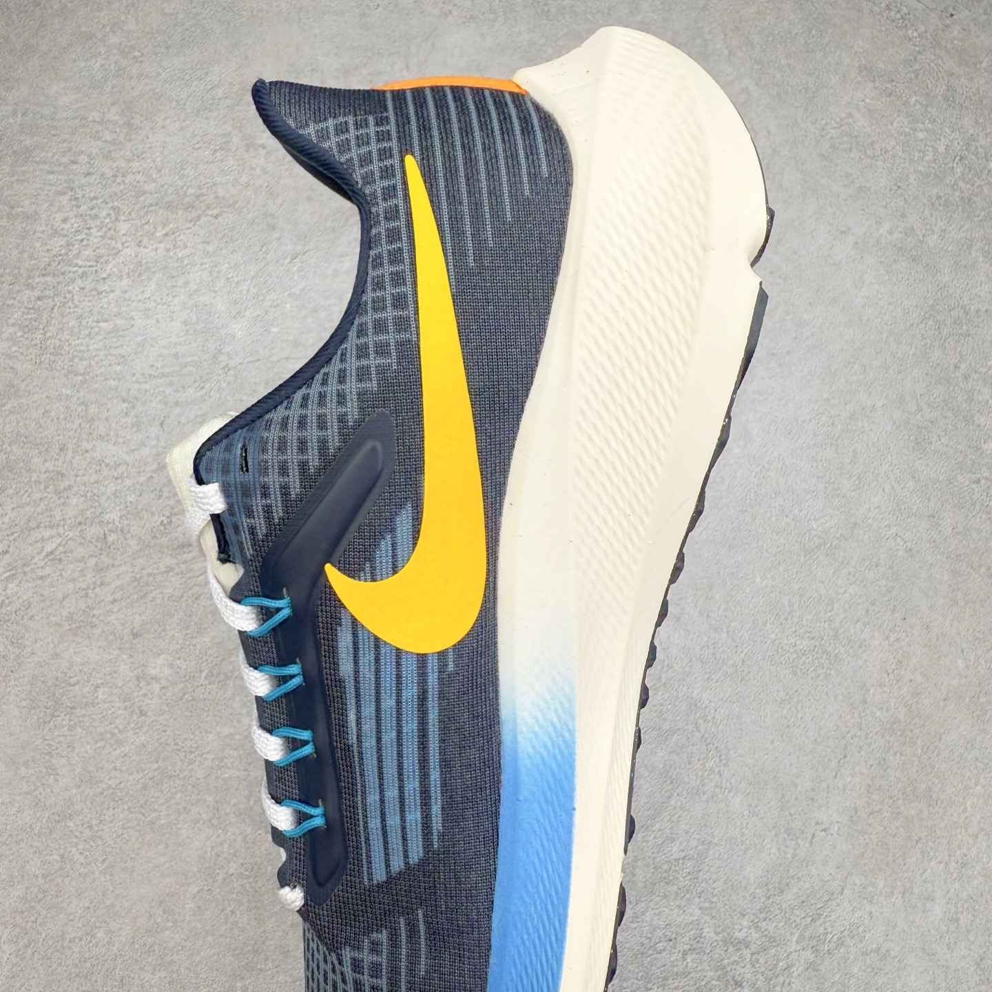 图片[7]-＃TG纯原 NK Zoom Pegasus 飞马39代马拉松系列网面透气缓震疾速跑鞋 独家渠道 市面未流通批次 奥莱直播间499 599一样的东西 碾压市面现存所有版本 公司一样的东西 超值回馈 帮你省钱 拥有 Zoom Air 一如既往的稳定感和流畅感 鞋面采用工程网眼设计 为特定高热区域营造出色透气性 进一步增加鞋面的穿孔数量 让足部能够快速散热 中足搭配 Flywire 飞线 在高速运动时营造舒适稳定的贴合感 内置Zoon气垫加持 动力十足 尺码：36 36.5 37.5 38 38.5 39 40 40.5 41 42 42.5 43 44 44.5 45-选品中心