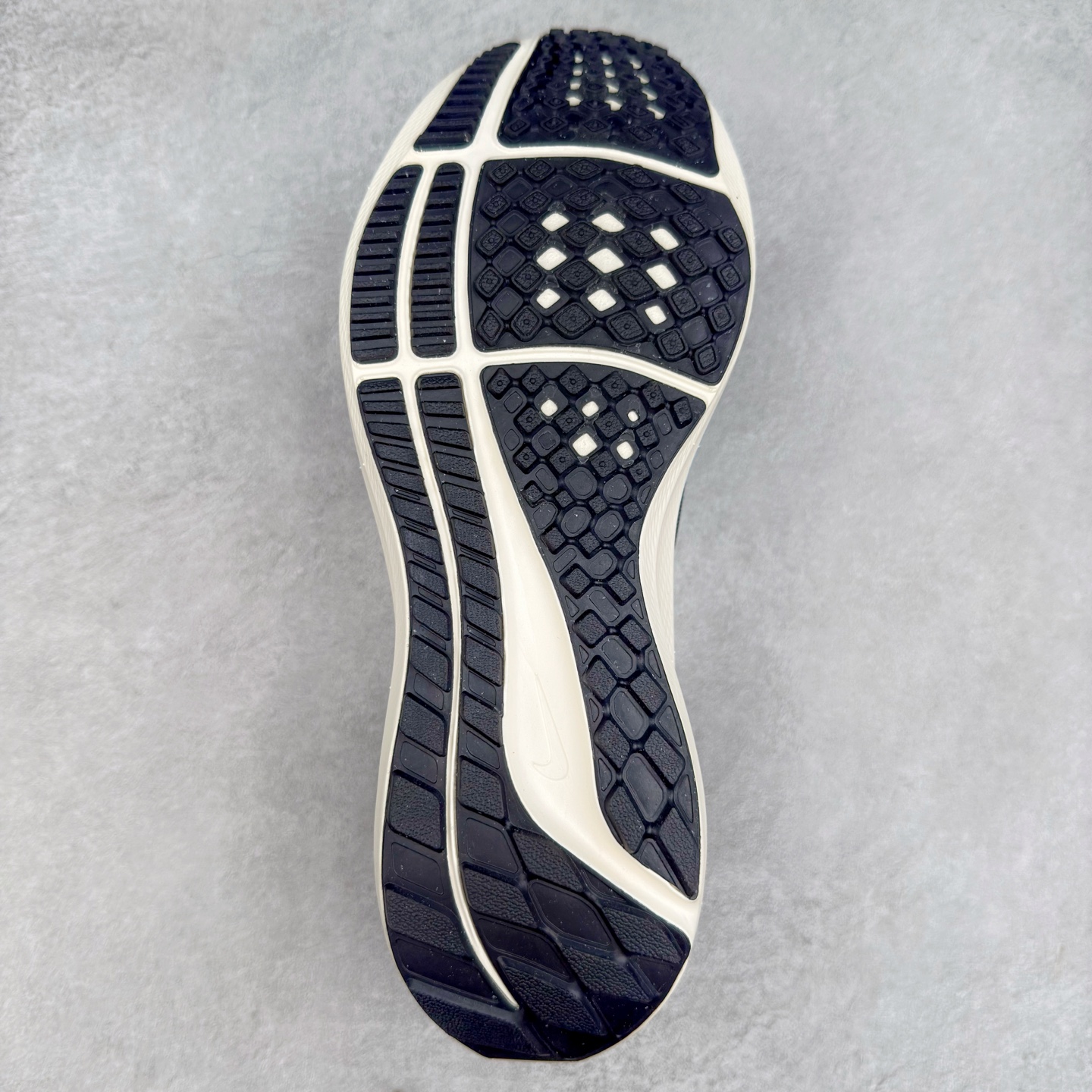 图片[9]-＃TG纯原 NK Zoom Pegasus 飞马39代马拉松系列网面透气缓震疾速跑鞋 独家渠道 市面未流通批次 奥莱直播间499 599一样的东西 碾压市面现存所有版本 公司一样的东西 超值回馈 帮你省钱 拥有 Zoom Air 一如既往的稳定感和流畅感 鞋面采用工程网眼设计 为特定高热区域营造出色透气性 进一步增加鞋面的穿孔数量 让足部能够快速散热 中足搭配 Flywire 飞线 在高速运动时营造舒适稳定的贴合感 内置Zoon气垫加持 动力十足 尺码：36 36.5 37.5 38 38.5 39 40 40.5 41 42 42.5 43 44 44.5 45-选品中心