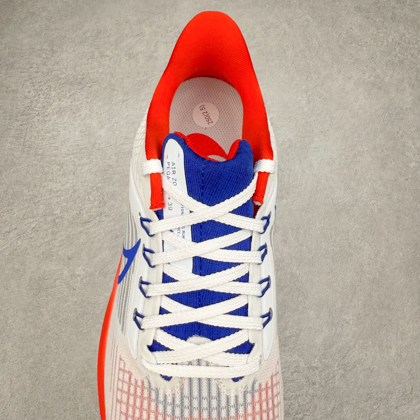 图片[5]-＃TG纯原 NK Zoom Pegasus 飞马39代马拉松系列网面透气缓震疾速跑鞋 独家渠道 市面未流通批次 奥莱直播间499 599一样的东西 碾压市面现存所有版本 公司一样的东西 超值回馈 帮你省钱 拥有 Zoom Air 一如既往的稳定感和流畅感 鞋面采用工程网眼设计 为特定高热区域营造出色透气性 进一步增加鞋面的穿孔数量 让足部能够快速散热 中足搭配 Flywire 飞线 在高速运动时营造舒适稳定的贴合感 内置Zoon气垫加持 动力十足 尺码：36 36.5 37.5 38 38.5 39 40 40.5 41 42 42.5 43 44 44.5 45-选品中心