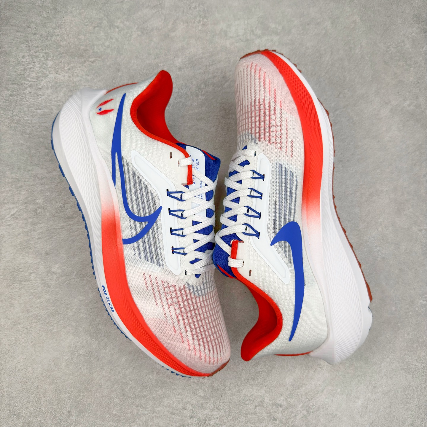 图片[3]-＃TG纯原 NK Zoom Pegasus 飞马39代马拉松系列网面透气缓震疾速跑鞋 独家渠道 市面未流通批次 奥莱直播间499 599一样的东西 碾压市面现存所有版本 公司一样的东西 超值回馈 帮你省钱 拥有 Zoom Air 一如既往的稳定感和流畅感 鞋面采用工程网眼设计 为特定高热区域营造出色透气性 进一步增加鞋面的穿孔数量 让足部能够快速散热 中足搭配 Flywire 飞线 在高速运动时营造舒适稳定的贴合感 内置Zoon气垫加持 动力十足 尺码：36 36.5 37.5 38 38.5 39 40 40.5 41 42 42.5 43 44 44.5 45-选品中心