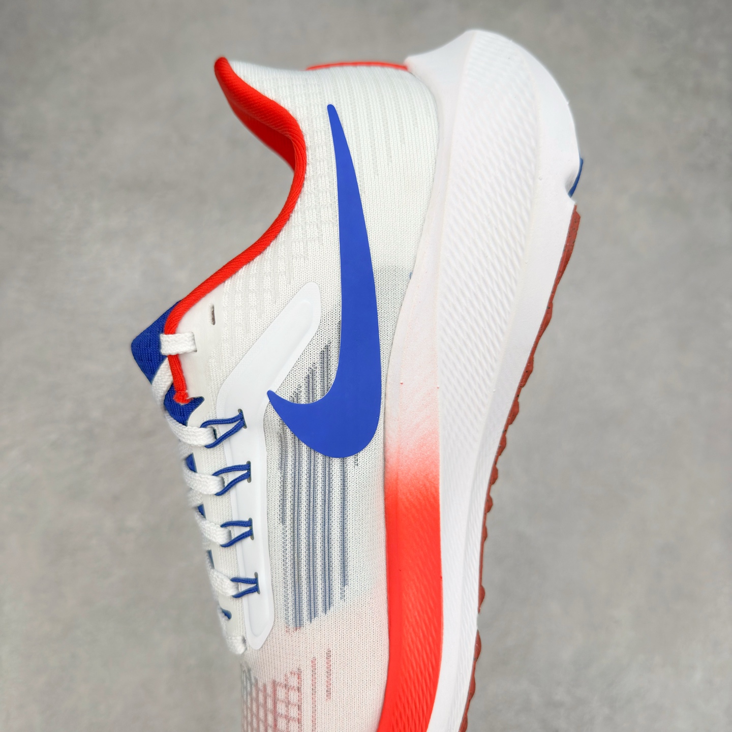 图片[7]-＃TG纯原 NK Zoom Pegasus 飞马39代马拉松系列网面透气缓震疾速跑鞋 独家渠道 市面未流通批次 奥莱直播间499 599一样的东西 碾压市面现存所有版本 公司一样的东西 超值回馈 帮你省钱 拥有 Zoom Air 一如既往的稳定感和流畅感 鞋面采用工程网眼设计 为特定高热区域营造出色透气性 进一步增加鞋面的穿孔数量 让足部能够快速散热 中足搭配 Flywire 飞线 在高速运动时营造舒适稳定的贴合感 内置Zoon气垫加持 动力十足 尺码：36 36.5 37.5 38 38.5 39 40 40.5 41 42 42.5 43 44 44.5 45-选品中心