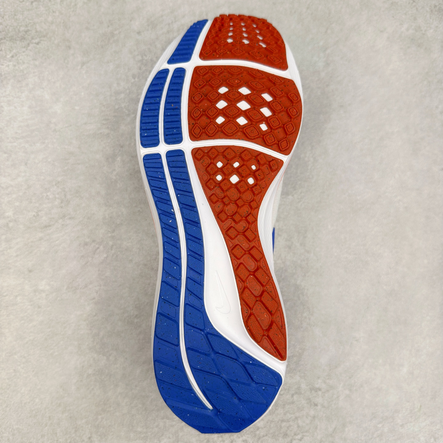 图片[9]-＃TG纯原 NK Zoom Pegasus 飞马39代马拉松系列网面透气缓震疾速跑鞋 独家渠道 市面未流通批次 奥莱直播间499 599一样的东西 碾压市面现存所有版本 公司一样的东西 超值回馈 帮你省钱 拥有 Zoom Air 一如既往的稳定感和流畅感 鞋面采用工程网眼设计 为特定高热区域营造出色透气性 进一步增加鞋面的穿孔数量 让足部能够快速散热 中足搭配 Flywire 飞线 在高速运动时营造舒适稳定的贴合感 内置Zoon气垫加持 动力十足 尺码：36 36.5 37.5 38 38.5 39 40 40.5 41 42 42.5 43 44 44.5 45-选品中心