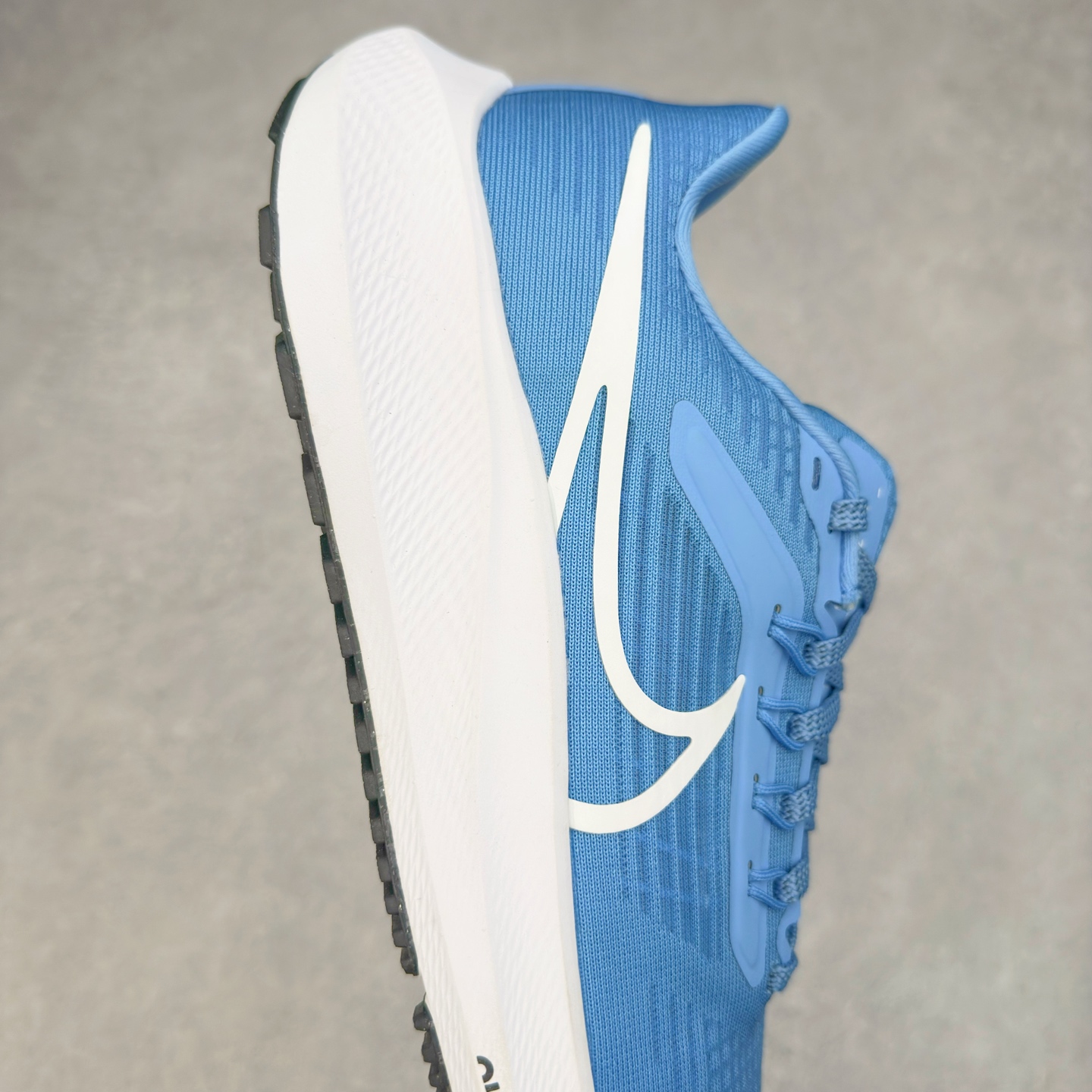 图片[6]-＃TG纯原 NK Zoom Pegasus 飞马39代马拉松系列网面透气缓震疾速跑鞋 独家渠道 市面未流通批次 奥莱直播间499 599一样的东西 碾压市面现存所有版本 公司一样的东西 超值回馈 帮你省钱 拥有 Zoom Air 一如既往的稳定感和流畅感 鞋面采用工程网眼设计 为特定高热区域营造出色透气性 进一步增加鞋面的穿孔数量 让足部能够快速散热 中足搭配 Flywire 飞线 在高速运动时营造舒适稳定的贴合感 内置Zoon气垫加持 动力十足 尺码：36 36.5 37.5 38 38.5 39 40 40.5 41 42 42.5 43 44 44.5 45-选品中心