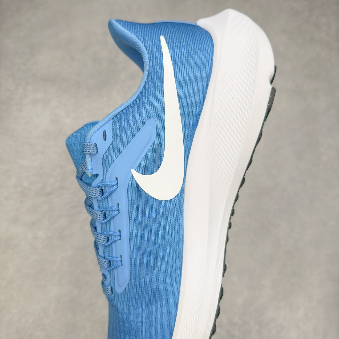 图片[7]-＃TG纯原 NK Zoom Pegasus 飞马39代马拉松系列网面透气缓震疾速跑鞋 独家渠道 市面未流通批次 奥莱直播间499 599一样的东西 碾压市面现存所有版本 公司一样的东西 超值回馈 帮你省钱 拥有 Zoom Air 一如既往的稳定感和流畅感 鞋面采用工程网眼设计 为特定高热区域营造出色透气性 进一步增加鞋面的穿孔数量 让足部能够快速散热 中足搭配 Flywire 飞线 在高速运动时营造舒适稳定的贴合感 内置Zoon气垫加持 动力十足 尺码：36 36.5 37.5 38 38.5 39 40 40.5 41 42 42.5 43 44 44.5 45-选品中心