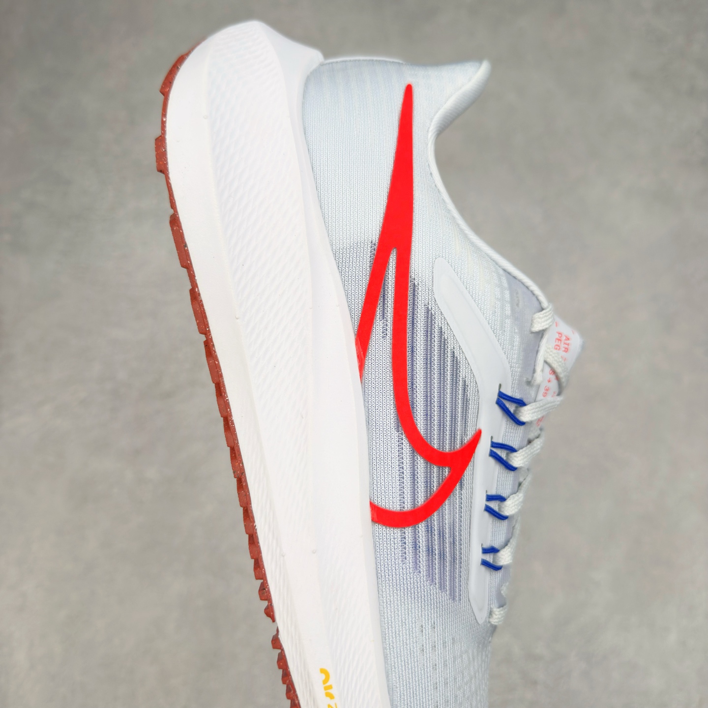 图片[6]-＃TG纯原 NK Zoom Pegasus 飞马39代马拉松系列网面透气缓震疾速跑鞋 独家渠道 市面未流通批次 奥莱直播间499 599一样的东西 碾压市面现存所有版本 公司一样的东西 超值回馈 帮你省钱 拥有 Zoom Air 一如既往的稳定感和流畅感 鞋面采用工程网眼设计 为特定高热区域营造出色透气性 进一步增加鞋面的穿孔数量 让足部能够快速散热 中足搭配 Flywire 飞线 在高速运动时营造舒适稳定的贴合感 内置Zoon气垫加持 动力十足 尺码：36 36.5 37.5 38 38.5 39 40 40.5 41 42 42.5 43 44 44.5 45-选品中心