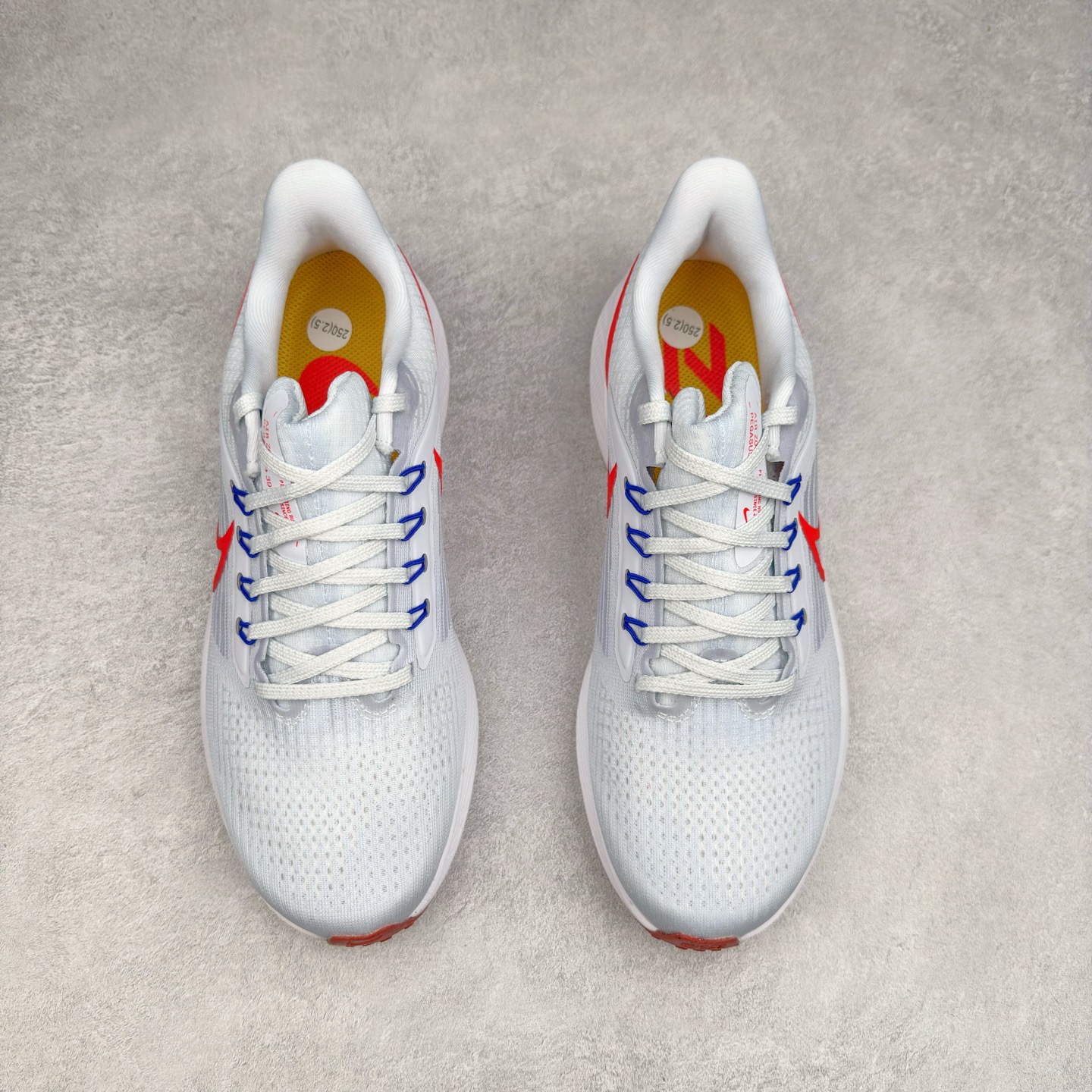 图片[2]-＃TG纯原 NK Zoom Pegasus 飞马39代马拉松系列网面透气缓震疾速跑鞋 独家渠道 市面未流通批次 奥莱直播间499 599一样的东西 碾压市面现存所有版本 公司一样的东西 超值回馈 帮你省钱 拥有 Zoom Air 一如既往的稳定感和流畅感 鞋面采用工程网眼设计 为特定高热区域营造出色透气性 进一步增加鞋面的穿孔数量 让足部能够快速散热 中足搭配 Flywire 飞线 在高速运动时营造舒适稳定的贴合感 内置Zoon气垫加持 动力十足 尺码：36 36.5 37.5 38 38.5 39 40 40.5 41 42 42.5 43 44 44.5 45-选品中心