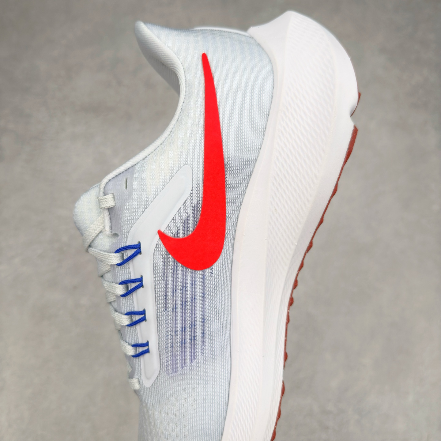 图片[7]-＃TG纯原 NK Zoom Pegasus 飞马39代马拉松系列网面透气缓震疾速跑鞋 独家渠道 市面未流通批次 奥莱直播间499 599一样的东西 碾压市面现存所有版本 公司一样的东西 超值回馈 帮你省钱 拥有 Zoom Air 一如既往的稳定感和流畅感 鞋面采用工程网眼设计 为特定高热区域营造出色透气性 进一步增加鞋面的穿孔数量 让足部能够快速散热 中足搭配 Flywire 飞线 在高速运动时营造舒适稳定的贴合感 内置Zoon气垫加持 动力十足 尺码：36 36.5 37.5 38 38.5 39 40 40.5 41 42 42.5 43 44 44.5 45-选品中心