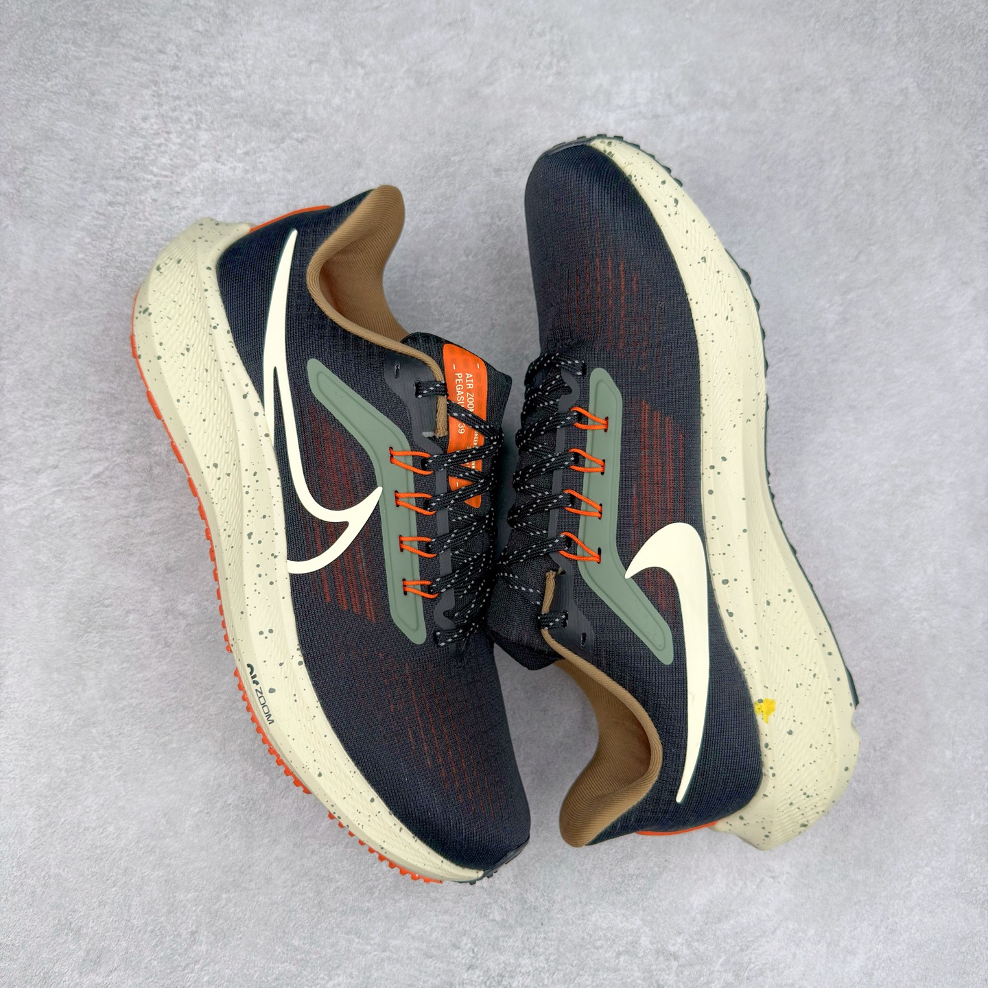 图片[3]-＃TG纯原 NK Zoom Pegasus 飞马39代马拉松系列网面透气缓震疾速跑鞋 独家渠道 市面未流通批次 奥莱直播间499 599一样的东西 碾压市面现存所有版本 公司一样的东西 超值回馈 帮你省钱 拥有 Zoom Air 一如既往的稳定感和流畅感 鞋面采用工程网眼设计 为特定高热区域营造出色透气性 进一步增加鞋面的穿孔数量 让足部能够快速散热 中足搭配 Flywire 飞线 在高速运动时营造舒适稳定的贴合感 内置Zoon气垫加持 动力十足 尺码：36 36.5 37.5 38 38.5 39 40 40.5 41 42 42.5 43 44 44.5 45-选品中心