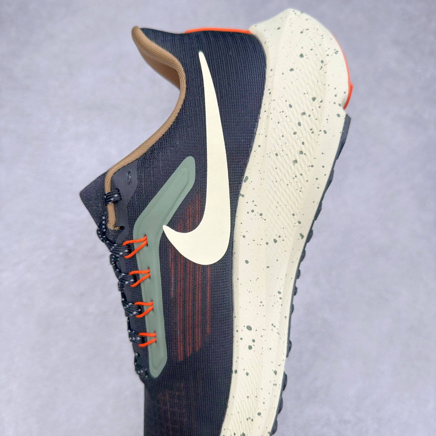 图片[7]-＃TG纯原 NK Zoom Pegasus 飞马39代马拉松系列网面透气缓震疾速跑鞋 独家渠道 市面未流通批次 奥莱直播间499 599一样的东西 碾压市面现存所有版本 公司一样的东西 超值回馈 帮你省钱 拥有 Zoom Air 一如既往的稳定感和流畅感 鞋面采用工程网眼设计 为特定高热区域营造出色透气性 进一步增加鞋面的穿孔数量 让足部能够快速散热 中足搭配 Flywire 飞线 在高速运动时营造舒适稳定的贴合感 内置Zoon气垫加持 动力十足 尺码：36 36.5 37.5 38 38.5 39 40 40.5 41 42 42.5 43 44 44.5 45-选品中心