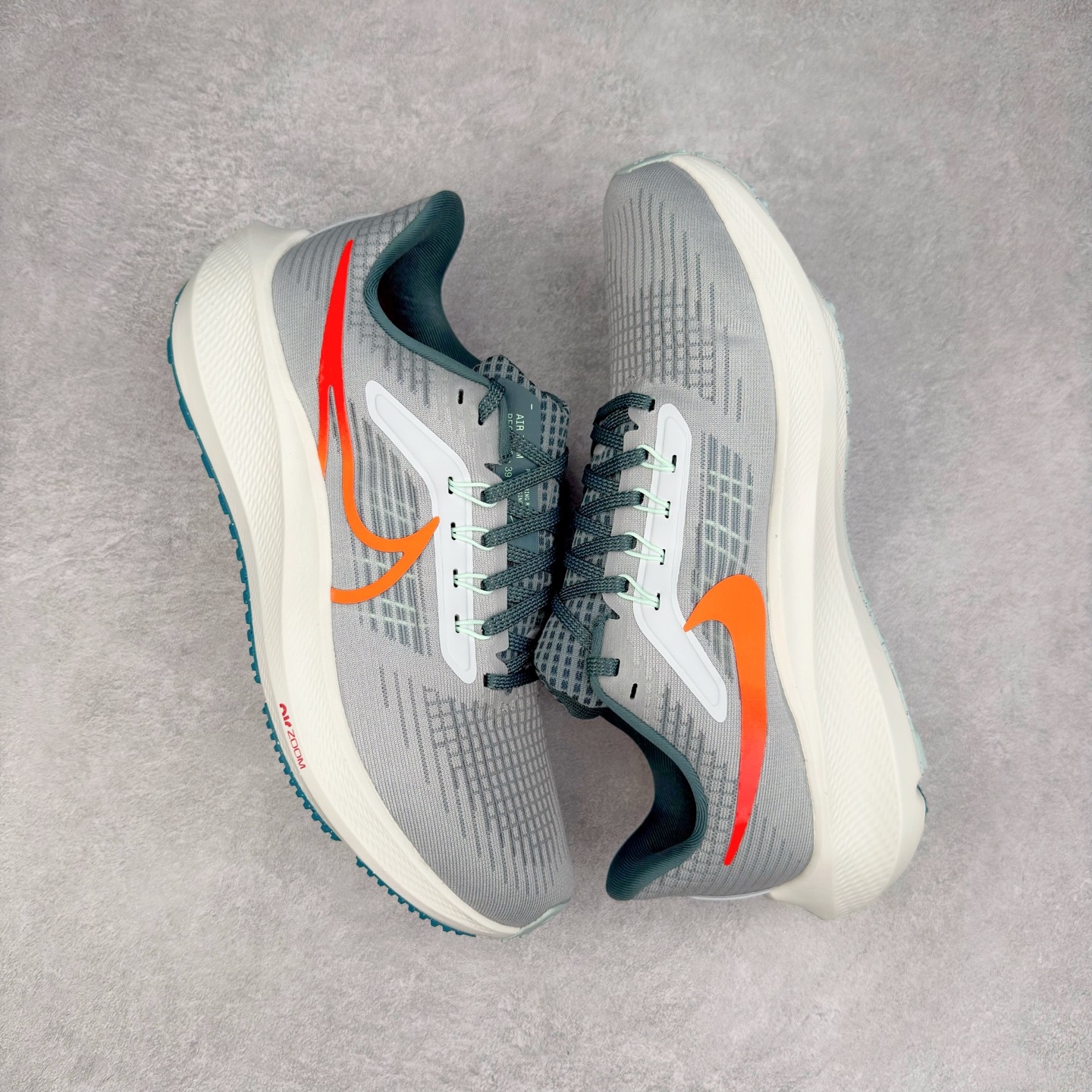 图片[3]-＃TG纯原 NK Zoom Pegasus 飞马39代马拉松系列网面透气缓震疾速跑鞋 独家渠道 市面未流通批次 奥莱直播间499 599一样的东西 碾压市面现存所有版本 公司一样的东西 超值回馈 帮你省钱 拥有 Zoom Air 一如既往的稳定感和流畅感 鞋面采用工程网眼设计 为特定高热区域营造出色透气性 进一步增加鞋面的穿孔数量 让足部能够快速散热 中足搭配 Flywire 飞线 在高速运动时营造舒适稳定的贴合感 内置Zoon气垫加持 动力十足 尺码：36 36.5 37.5 38 38.5 39 40 40.5 41 42 42.5 43 44 44.5 45-选品中心