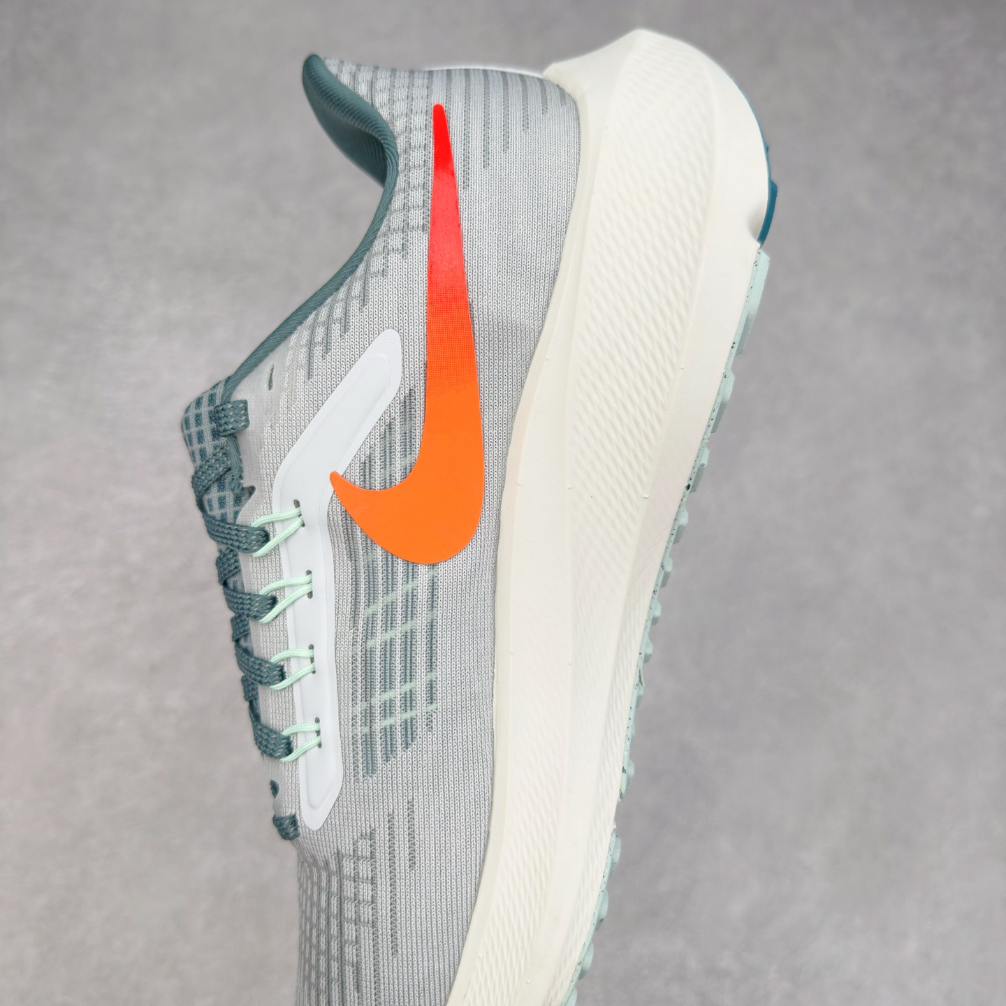 图片[7]-＃TG纯原 NK Zoom Pegasus 飞马39代马拉松系列网面透气缓震疾速跑鞋 独家渠道 市面未流通批次 奥莱直播间499 599一样的东西 碾压市面现存所有版本 公司一样的东西 超值回馈 帮你省钱 拥有 Zoom Air 一如既往的稳定感和流畅感 鞋面采用工程网眼设计 为特定高热区域营造出色透气性 进一步增加鞋面的穿孔数量 让足部能够快速散热 中足搭配 Flywire 飞线 在高速运动时营造舒适稳定的贴合感 内置Zoon气垫加持 动力十足 尺码：36 36.5 37.5 38 38.5 39 40 40.5 41 42 42.5 43 44 44.5 45-选品中心