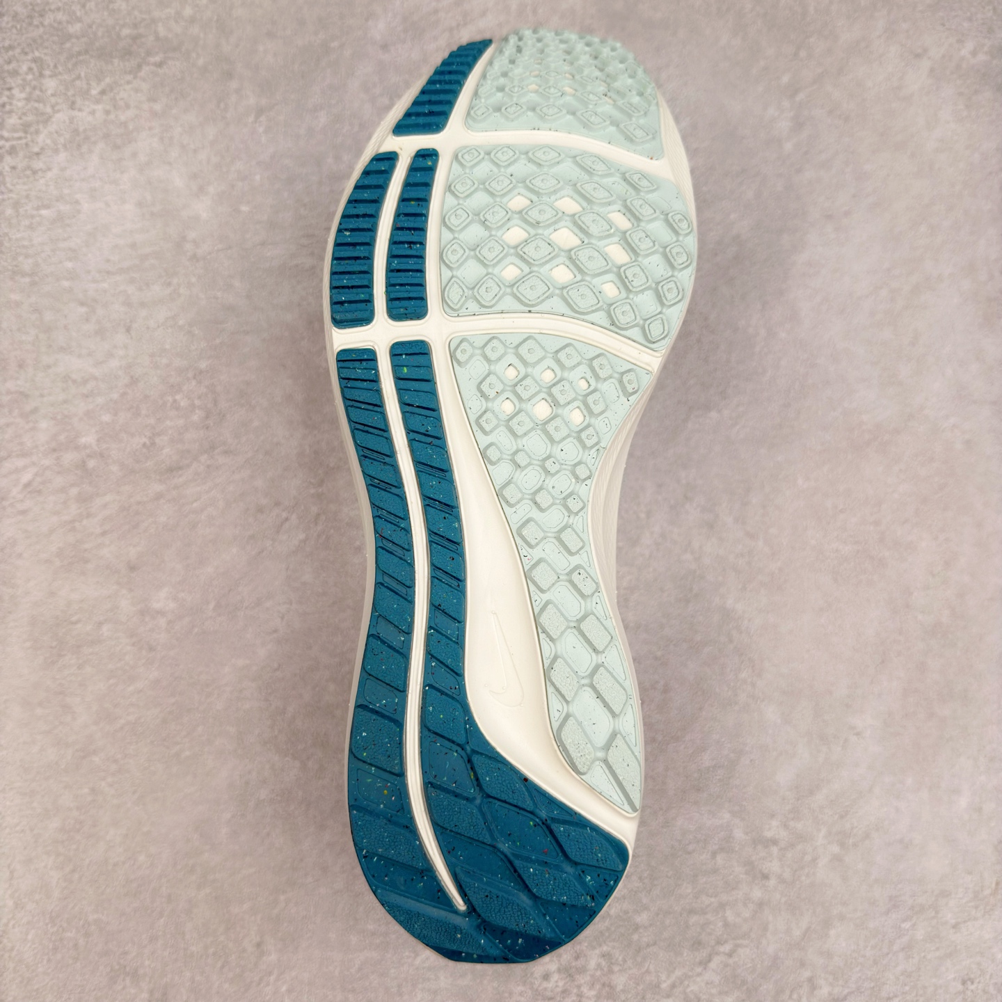 图片[9]-＃TG纯原 NK Zoom Pegasus 飞马39代马拉松系列网面透气缓震疾速跑鞋 独家渠道 市面未流通批次 奥莱直播间499 599一样的东西 碾压市面现存所有版本 公司一样的东西 超值回馈 帮你省钱 拥有 Zoom Air 一如既往的稳定感和流畅感 鞋面采用工程网眼设计 为特定高热区域营造出色透气性 进一步增加鞋面的穿孔数量 让足部能够快速散热 中足搭配 Flywire 飞线 在高速运动时营造舒适稳定的贴合感 内置Zoon气垫加持 动力十足 尺码：36 36.5 37.5 38 38.5 39 40 40.5 41 42 42.5 43 44 44.5 45-选品中心