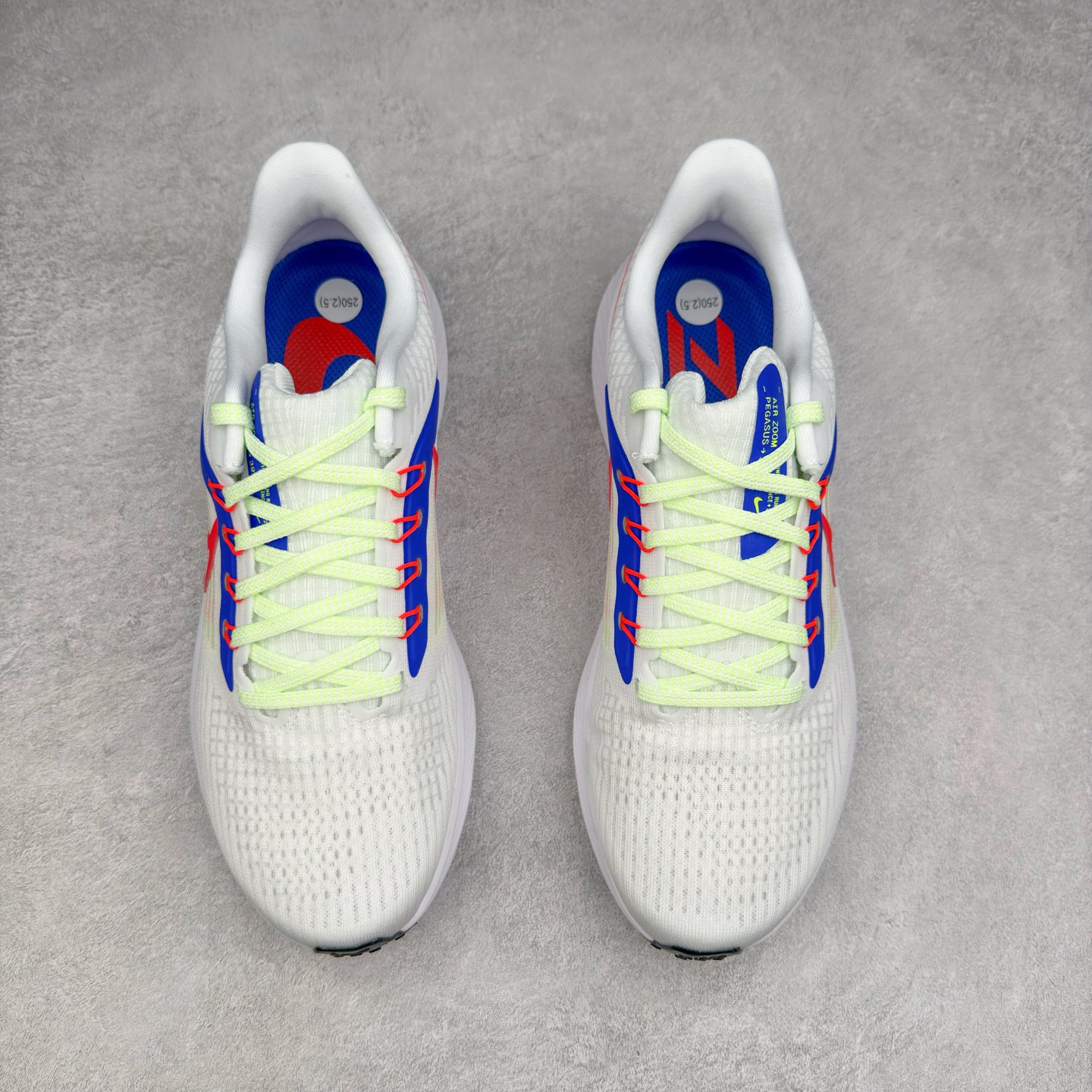 图片[2]-＃TG纯原 NK Zoom Pegasus 飞马39代马拉松系列网面透气缓震疾速跑鞋 独家渠道 市面未流通批次 奥莱直播间499 599一样的东西 碾压市面现存所有版本 公司一样的东西 超值回馈 帮你省钱 拥有 Zoom Air 一如既往的稳定感和流畅感 鞋面采用工程网眼设计 为特定高热区域营造出色透气性 进一步增加鞋面的穿孔数量 让足部能够快速散热 中足搭配 Flywire 飞线 在高速运动时营造舒适稳定的贴合感 内置Zoon气垫加持 动力十足 尺码：36 36.5 37.5 38 38.5 39 40 40.5 41 42 42.5 43 44 44.5 45-选品中心