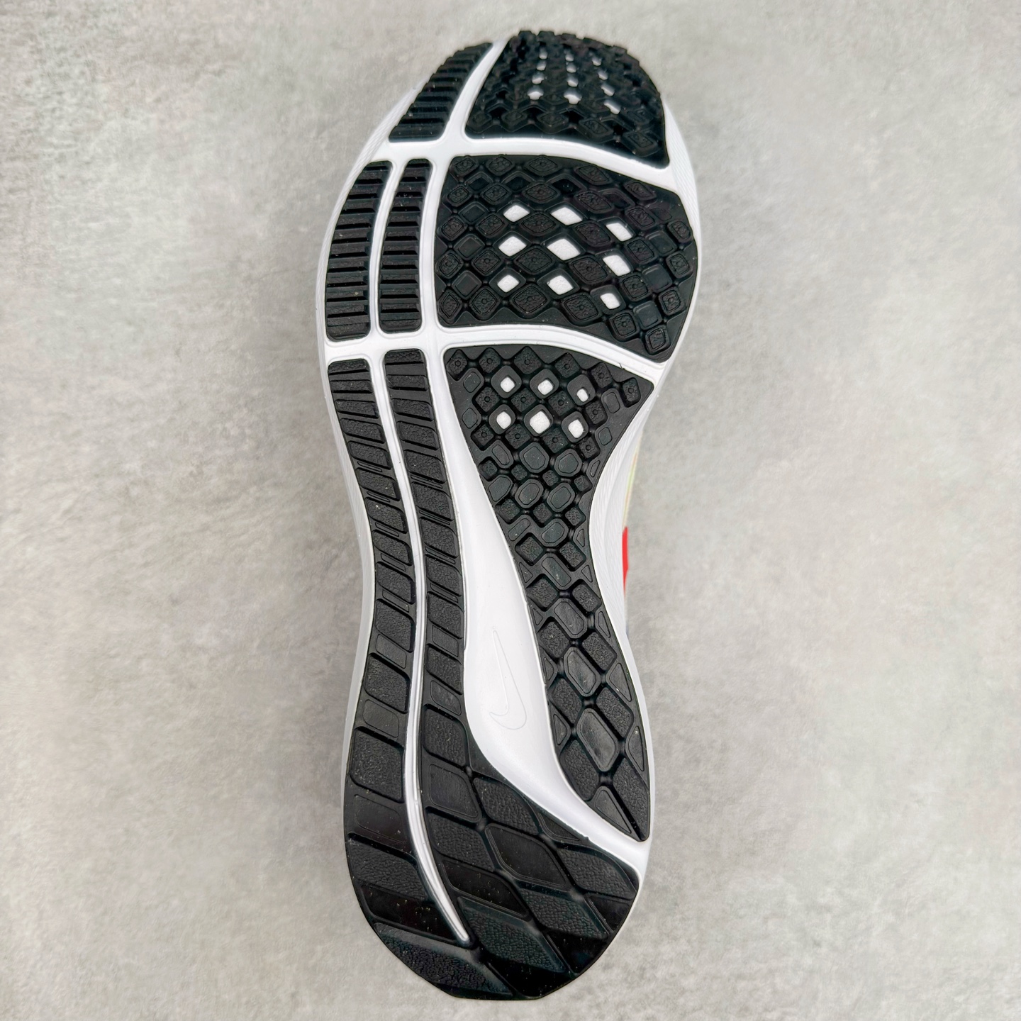 图片[9]-＃TG纯原 NK Zoom Pegasus 飞马39代马拉松系列网面透气缓震疾速跑鞋 独家渠道 市面未流通批次 奥莱直播间499 599一样的东西 碾压市面现存所有版本 公司一样的东西 超值回馈 帮你省钱 拥有 Zoom Air 一如既往的稳定感和流畅感 鞋面采用工程网眼设计 为特定高热区域营造出色透气性 进一步增加鞋面的穿孔数量 让足部能够快速散热 中足搭配 Flywire 飞线 在高速运动时营造舒适稳定的贴合感 内置Zoon气垫加持 动力十足 尺码：36 36.5 37.5 38 38.5 39 40 40.5 41 42 42.5 43 44 44.5 45-选品中心