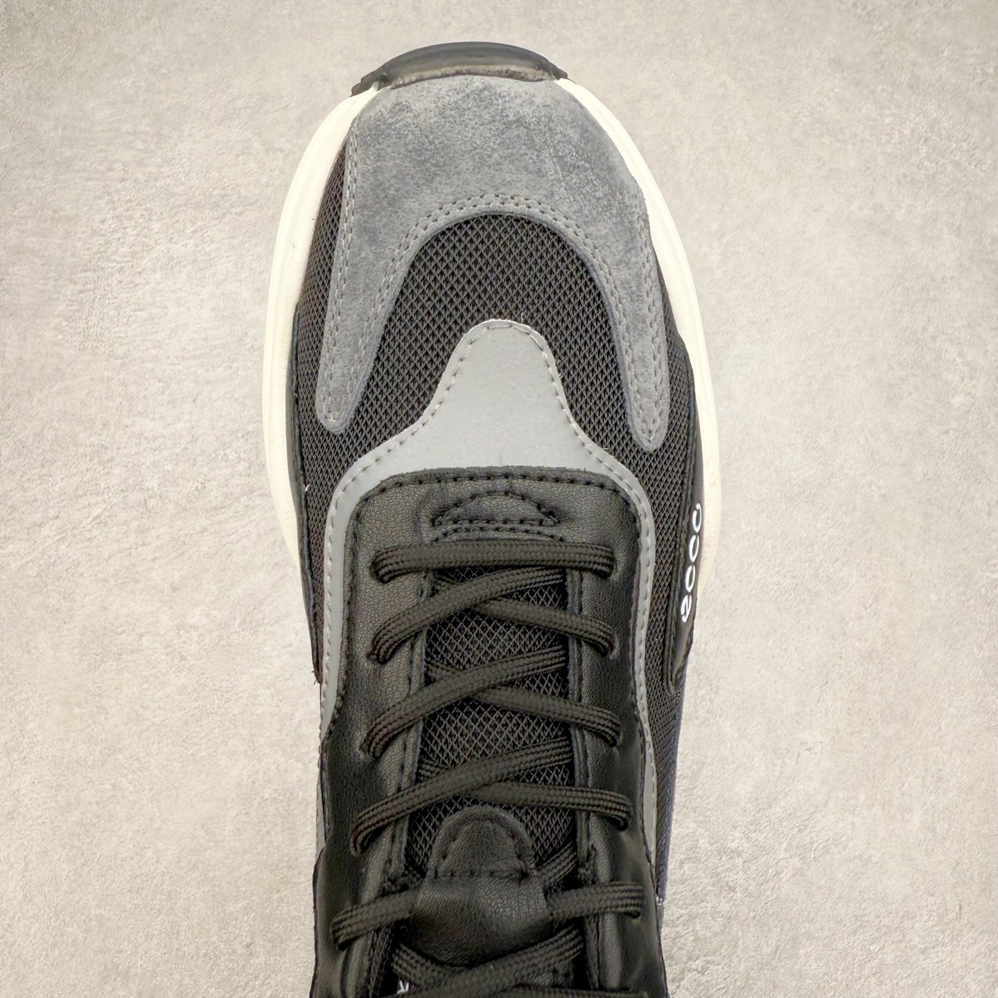 图片[4]-ECCO爱步男鞋夏季新款时尚运动鞋 潮流拼接华夫鞋健步鞋 复古跑鞋老爹鞋 品质牛皮与反绒剖面牛皮拼接 透气网布促进鞋内空气流动 质感细腻 舒适透气 鞋面撞色设计，打造现代时尚外观 多种材质拼接 休闲百搭 简约利落PU+TPU中底 橡胶大底 抓地力强 轻盈缓震 舒适回弹 具有良好的防滑耐磨性 时尚个性 出街有型 尺码：38 39 40 41 42 43 44（皮鞋码）-选品中心