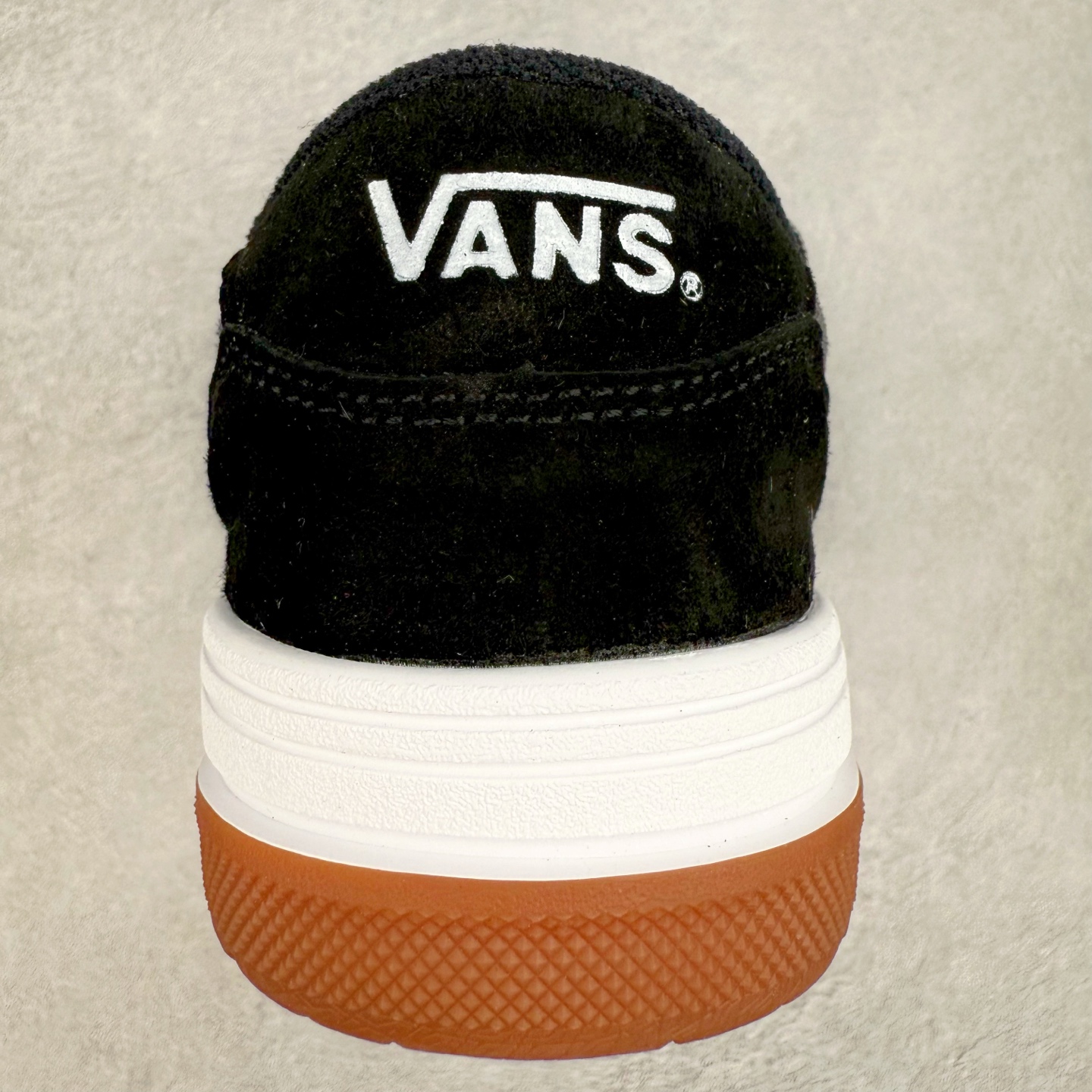 图片[8]-全新鞋型 Vans Hylane 系列 范斯官方 美式复古休闲运动鞋 本季 Vans 推出的全新鞋型 Hylane 继承了复古千禧滑板鞋 Upland 的设计精髓，鞋面整体以胖胖的面包滑板鞋样式示人，在设计上 Hylane 更是做出了更多现代化的改动。 货号：VN000D26BRO 棕色 货号：VN000D26BMA 黑白 尺码：36 36.5 37 38 38.5 39 40 40.5 41 42 42.5 43 44 45 正常码-选品中心