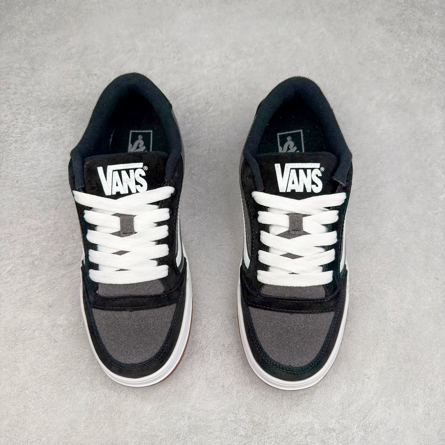 图片[2]-全新鞋型 Vans Hylane 系列 范斯官方 美式复古休闲运动鞋 本季 Vans 推出的全新鞋型 Hylane 继承了复古千禧滑板鞋 Upland 的设计精髓，鞋面整体以胖胖的面包滑板鞋样式示人，在设计上 Hylane 更是做出了更多现代化的改动。 货号：VN000D26BRO 棕色 货号：VN000D26BMA 黑白 尺码：36 36.5 37 38 38.5 39 40 40.5 41 42 42.5 43 44 45 正常码-选品中心