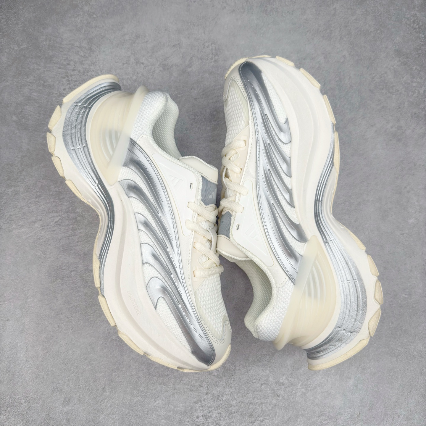 图片[3]-AD XLG MTW系列 舒适百搭防滑耐磨低帮跑步鞋老爹鞋 JR6390 鞋面采用贯穿式银条 完整的线条流畅度带来充分的视觉享受 鞋舌若隐若现的LOGO充满神秘感 夸张的鞋后跟幅度设计 线条感延伸至后跟标志三条杆彰显adidas调性 中底采用LIGHT STRIKE科技 在满足穿搭属性的同时提供舒适的脚感 完整的流线型设计语言 从鞋面贯穿到鞋底以及鞋花纹路 颜值与实力兼具 秀场与日常皆融 未来已来 让我们继续期待 实拍调校N版已经零色差零失真 百分百还原实物色彩所见即所得 不存在货不对板色差等低级问题 选购参考实物拍摄 不混卖不参货 只用心做好货严格选品 承诺混一赔十 尺码：36 36.5 37.5 38 38.5 39 40 40.5 41 42 42.5 43 44 44.5 45-选品中心