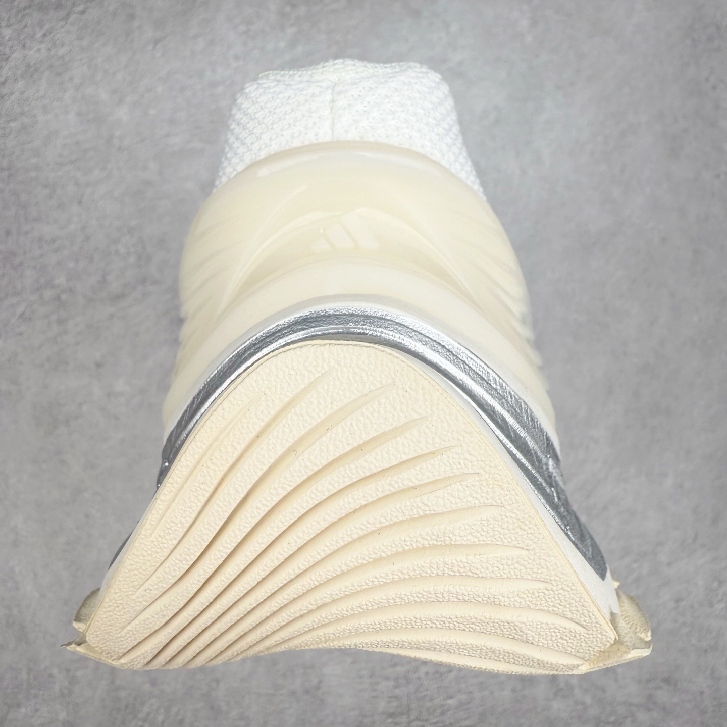 图片[8]-AD XLG MTW系列 舒适百搭防滑耐磨低帮跑步鞋老爹鞋 JR6390 鞋面采用贯穿式银条 完整的线条流畅度带来充分的视觉享受 鞋舌若隐若现的LOGO充满神秘感 夸张的鞋后跟幅度设计 线条感延伸至后跟标志三条杆彰显adidas调性 中底采用LIGHT STRIKE科技 在满足穿搭属性的同时提供舒适的脚感 完整的流线型设计语言 从鞋面贯穿到鞋底以及鞋花纹路 颜值与实力兼具 秀场与日常皆融 未来已来 让我们继续期待 实拍调校N版已经零色差零失真 百分百还原实物色彩所见即所得 不存在货不对板色差等低级问题 选购参考实物拍摄 不混卖不参货 只用心做好货严格选品 承诺混一赔十 尺码：36 36.5 37.5 38 38.5 39 40 40.5 41 42 42.5 43 44 44.5 45-选品中心