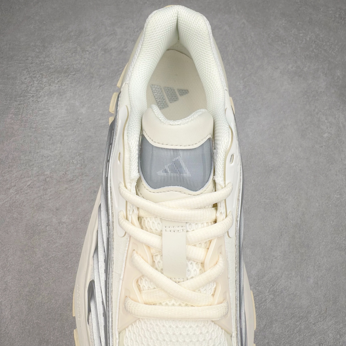 图片[5]-AD XLG MTW系列 舒适百搭防滑耐磨低帮跑步鞋老爹鞋 JR6390 鞋面采用贯穿式银条 完整的线条流畅度带来充分的视觉享受 鞋舌若隐若现的LOGO充满神秘感 夸张的鞋后跟幅度设计 线条感延伸至后跟标志三条杆彰显adidas调性 中底采用LIGHT STRIKE科技 在满足穿搭属性的同时提供舒适的脚感 完整的流线型设计语言 从鞋面贯穿到鞋底以及鞋花纹路 颜值与实力兼具 秀场与日常皆融 未来已来 让我们继续期待 实拍调校N版已经零色差零失真 百分百还原实物色彩所见即所得 不存在货不对板色差等低级问题 选购参考实物拍摄 不混卖不参货 只用心做好货严格选品 承诺混一赔十 尺码：36 36.5 37.5 38 38.5 39 40 40.5 41 42 42.5 43 44 44.5 45-选品中心