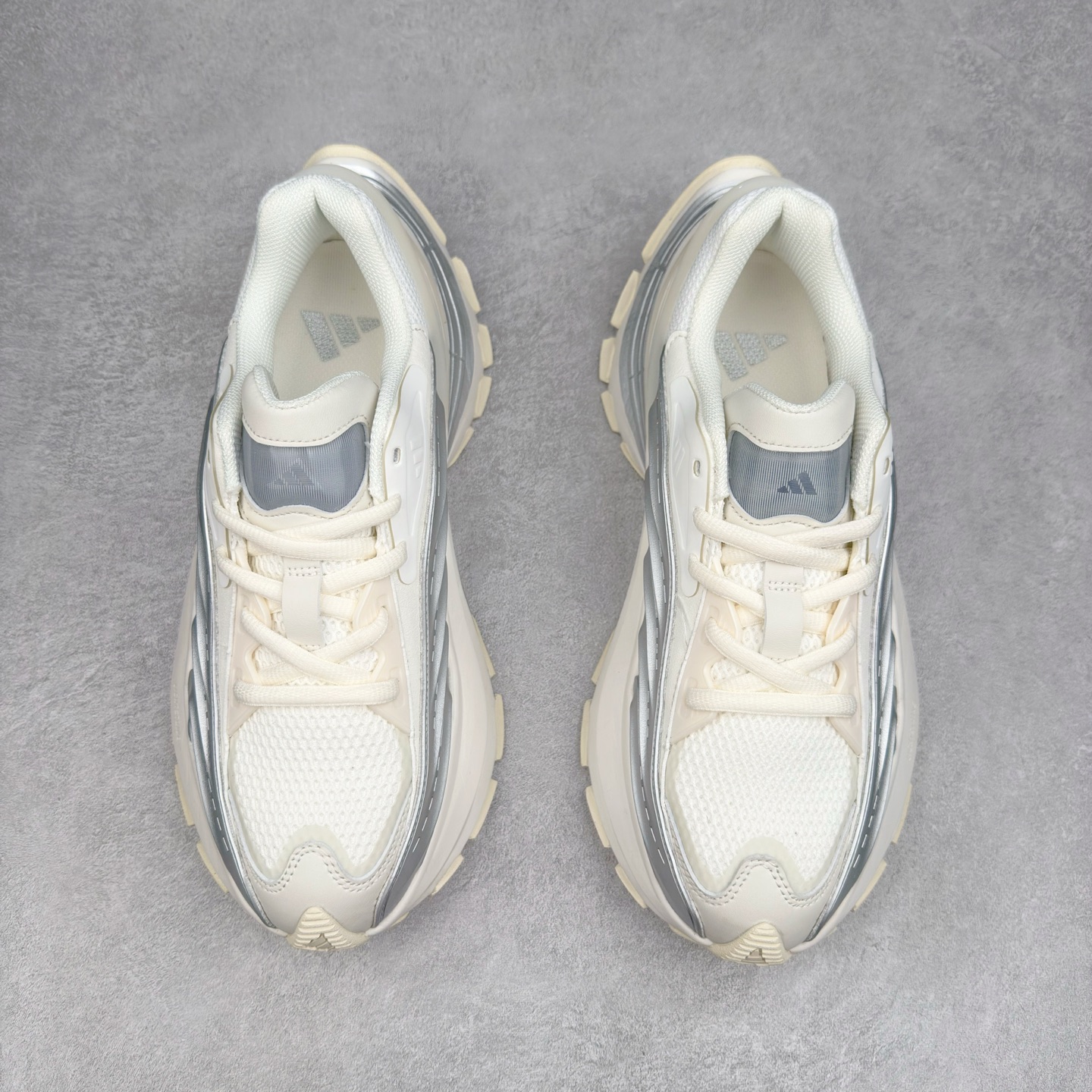 图片[2]-AD XLG MTW系列 舒适百搭防滑耐磨低帮跑步鞋老爹鞋 JR6390 鞋面采用贯穿式银条 完整的线条流畅度带来充分的视觉享受 鞋舌若隐若现的LOGO充满神秘感 夸张的鞋后跟幅度设计 线条感延伸至后跟标志三条杆彰显adidas调性 中底采用LIGHT STRIKE科技 在满足穿搭属性的同时提供舒适的脚感 完整的流线型设计语言 从鞋面贯穿到鞋底以及鞋花纹路 颜值与实力兼具 秀场与日常皆融 未来已来 让我们继续期待 实拍调校N版已经零色差零失真 百分百还原实物色彩所见即所得 不存在货不对板色差等低级问题 选购参考实物拍摄 不混卖不参货 只用心做好货严格选品 承诺混一赔十 尺码：36 36.5 37.5 38 38.5 39 40 40.5 41 42 42.5 43 44 44.5 45-选品中心