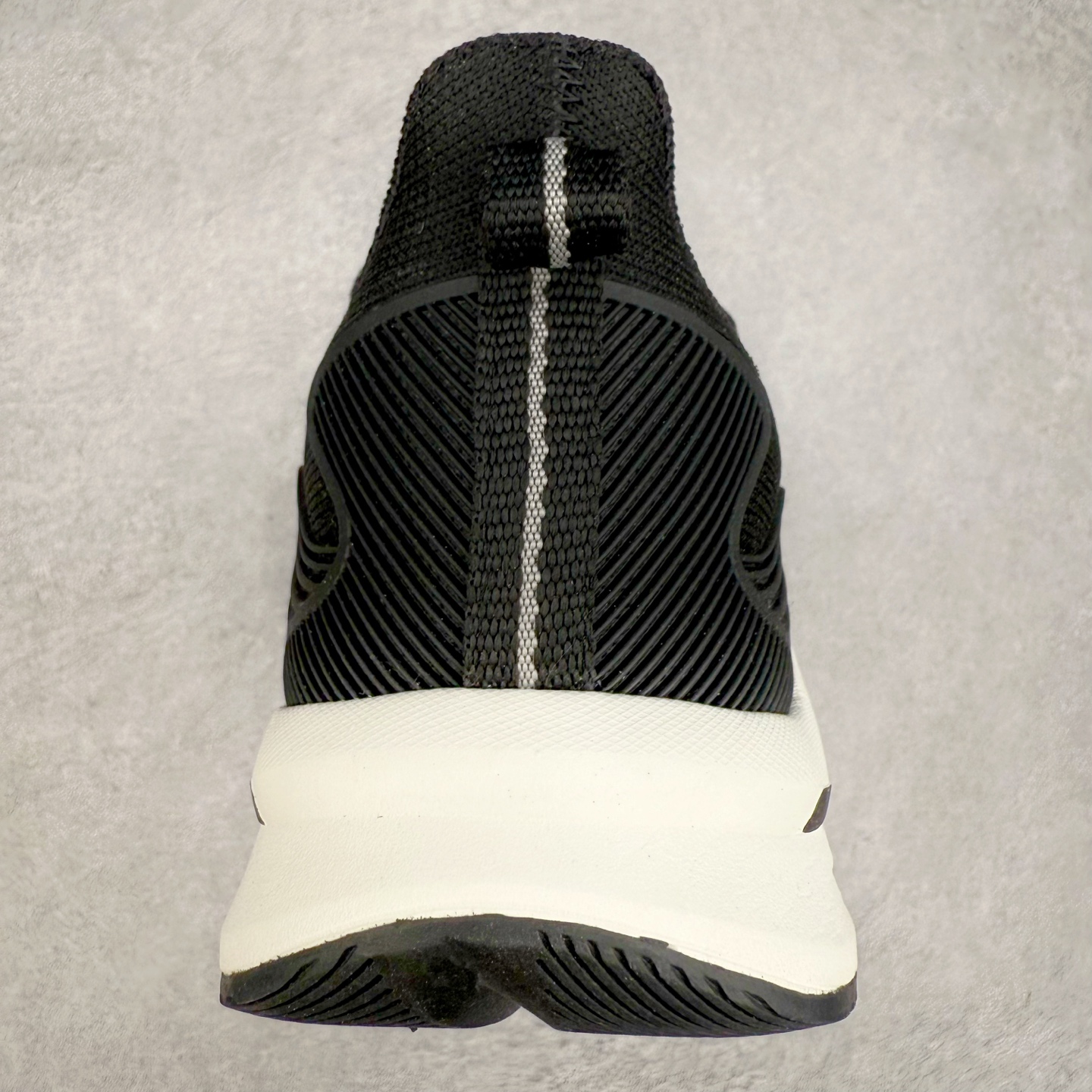 图片[8]-＃HP DESCENTE Enerzite 迪桑特泡棉科技中底舒适BOA系带系统低帮跑步鞋 DESCENTE（迪桑特）创立于1935年，品牌名取自法语词汇，意为“滑降”。品牌箭头标识代表滑雪的三种技术“高速直线滑行”、“穿越”和“侧滑”，也寓意品牌在打造高端专业运动产品中不断追求完美的创新精神，致力于成为中国高端专业滑雪、综训、女子、铁人三项、高尔夫的第一品牌。尺码：39 40 40.5 41 42 42.5 43 44 44.5 45-选品中心