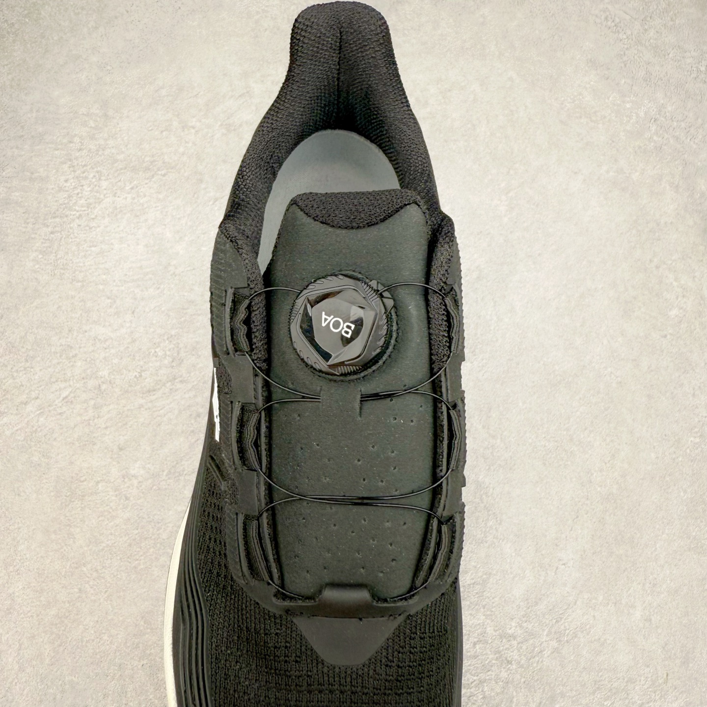 图片[5]-＃HP DESCENTE Enerzite 迪桑特泡棉科技中底舒适BOA系带系统低帮跑步鞋 DESCENTE（迪桑特）创立于1935年，品牌名取自法语词汇，意为“滑降”。品牌箭头标识代表滑雪的三种技术“高速直线滑行”、“穿越”和“侧滑”，也寓意品牌在打造高端专业运动产品中不断追求完美的创新精神，致力于成为中国高端专业滑雪、综训、女子、铁人三项、高尔夫的第一品牌。尺码：39 40 40.5 41 42 42.5 43 44 44.5 45-选品中心