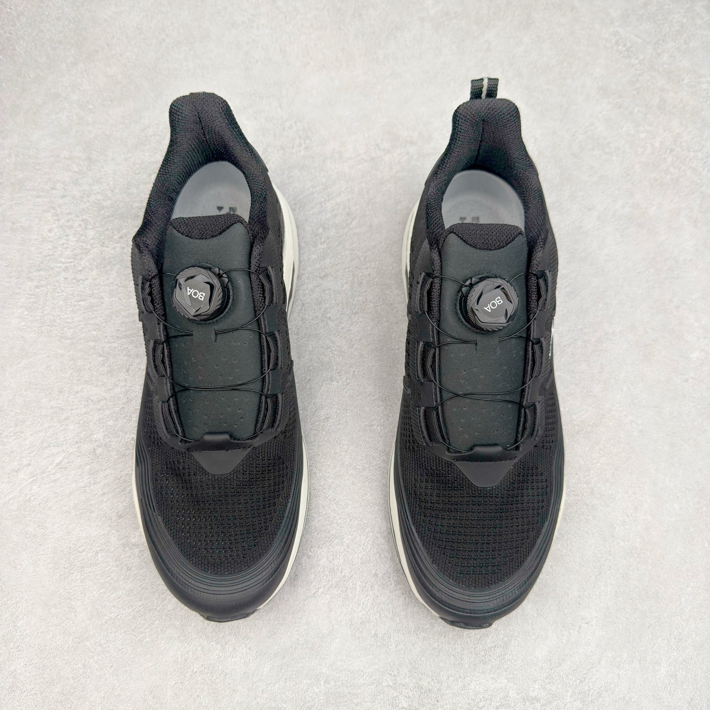 图片[2]-＃HP DESCENTE Enerzite 迪桑特泡棉科技中底舒适BOA系带系统低帮跑步鞋 DESCENTE（迪桑特）创立于1935年，品牌名取自法语词汇，意为“滑降”。品牌箭头标识代表滑雪的三种技术“高速直线滑行”、“穿越”和“侧滑”，也寓意品牌在打造高端专业运动产品中不断追求完美的创新精神，致力于成为中国高端专业滑雪、综训、女子、铁人三项、高尔夫的第一品牌。尺码：39 40 40.5 41 42 42.5 43 44 44.5 45-选品中心