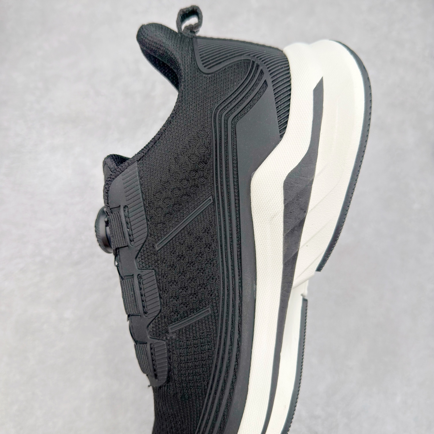 图片[7]-＃HP DESCENTE Enerzite 迪桑特泡棉科技中底舒适BOA系带系统低帮跑步鞋 DESCENTE（迪桑特）创立于1935年，品牌名取自法语词汇，意为“滑降”。品牌箭头标识代表滑雪的三种技术“高速直线滑行”、“穿越”和“侧滑”，也寓意品牌在打造高端专业运动产品中不断追求完美的创新精神，致力于成为中国高端专业滑雪、综训、女子、铁人三项、高尔夫的第一品牌。尺码：39 40 40.5 41 42 42.5 43 44 44.5 45-选品中心