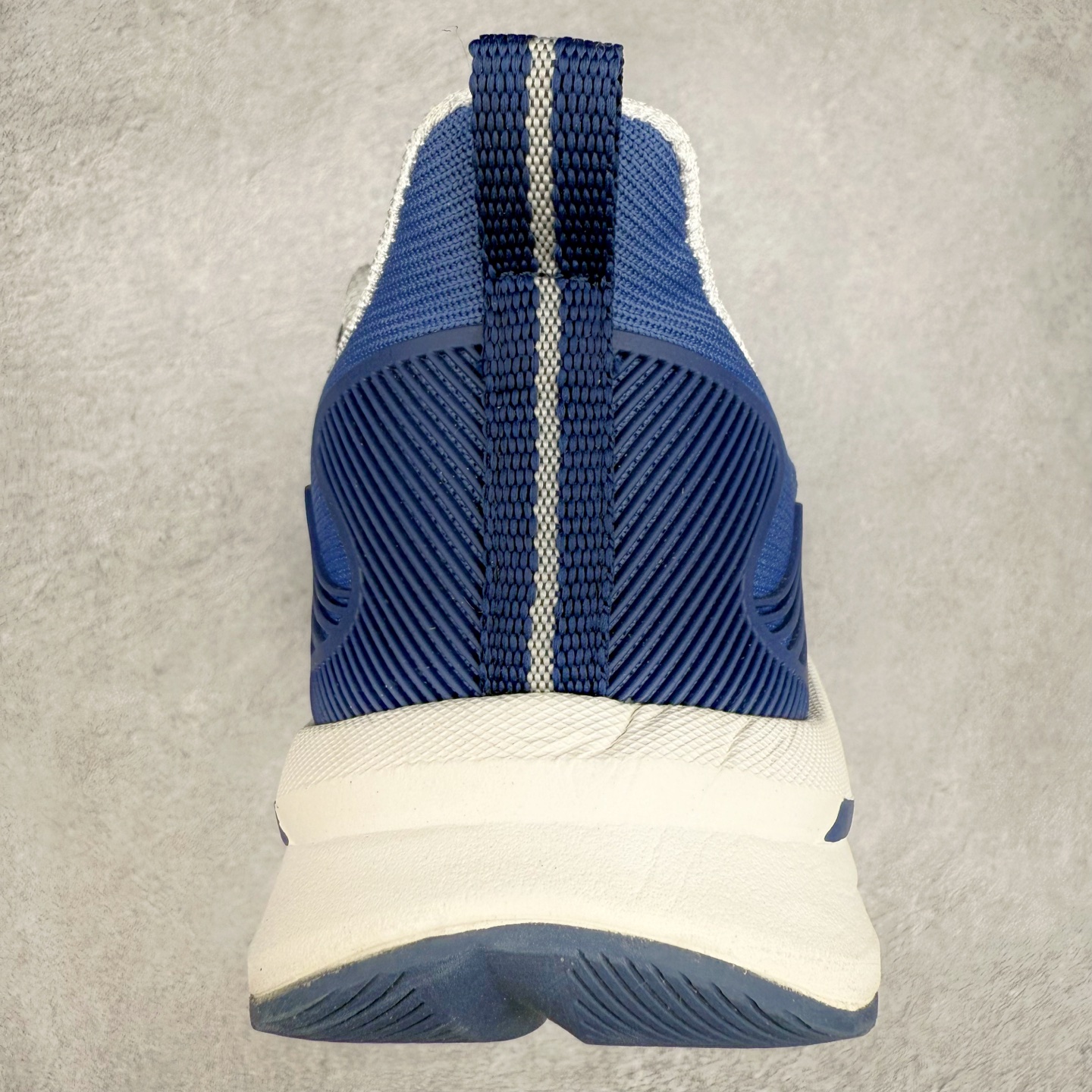 图片[8]-＃HP DESCENTE Enerzite 迪桑特泡棉科技中底舒适BOA系带系统低帮跑步鞋 DESCENTE（迪桑特）创立于1935年，品牌名取自法语词汇，意为“滑降”。品牌箭头标识代表滑雪的三种技术“高速直线滑行”、“穿越”和“侧滑”，也寓意品牌在打造高端专业运动产品中不断追求完美的创新精神，致力于成为中国高端专业滑雪、综训、女子、铁人三项、高尔夫的第一品牌。尺码：39 40 40.5 41 42 42.5 43 44 44.5 45-选品中心