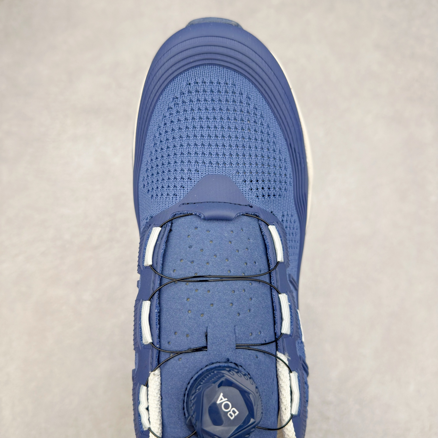 图片[4]-＃HP DESCENTE Enerzite 迪桑特泡棉科技中底舒适BOA系带系统低帮跑步鞋 DESCENTE（迪桑特）创立于1935年，品牌名取自法语词汇，意为“滑降”。品牌箭头标识代表滑雪的三种技术“高速直线滑行”、“穿越”和“侧滑”，也寓意品牌在打造高端专业运动产品中不断追求完美的创新精神，致力于成为中国高端专业滑雪、综训、女子、铁人三项、高尔夫的第一品牌。尺码：39 40 40.5 41 42 42.5 43 44 44.5 45-选品中心