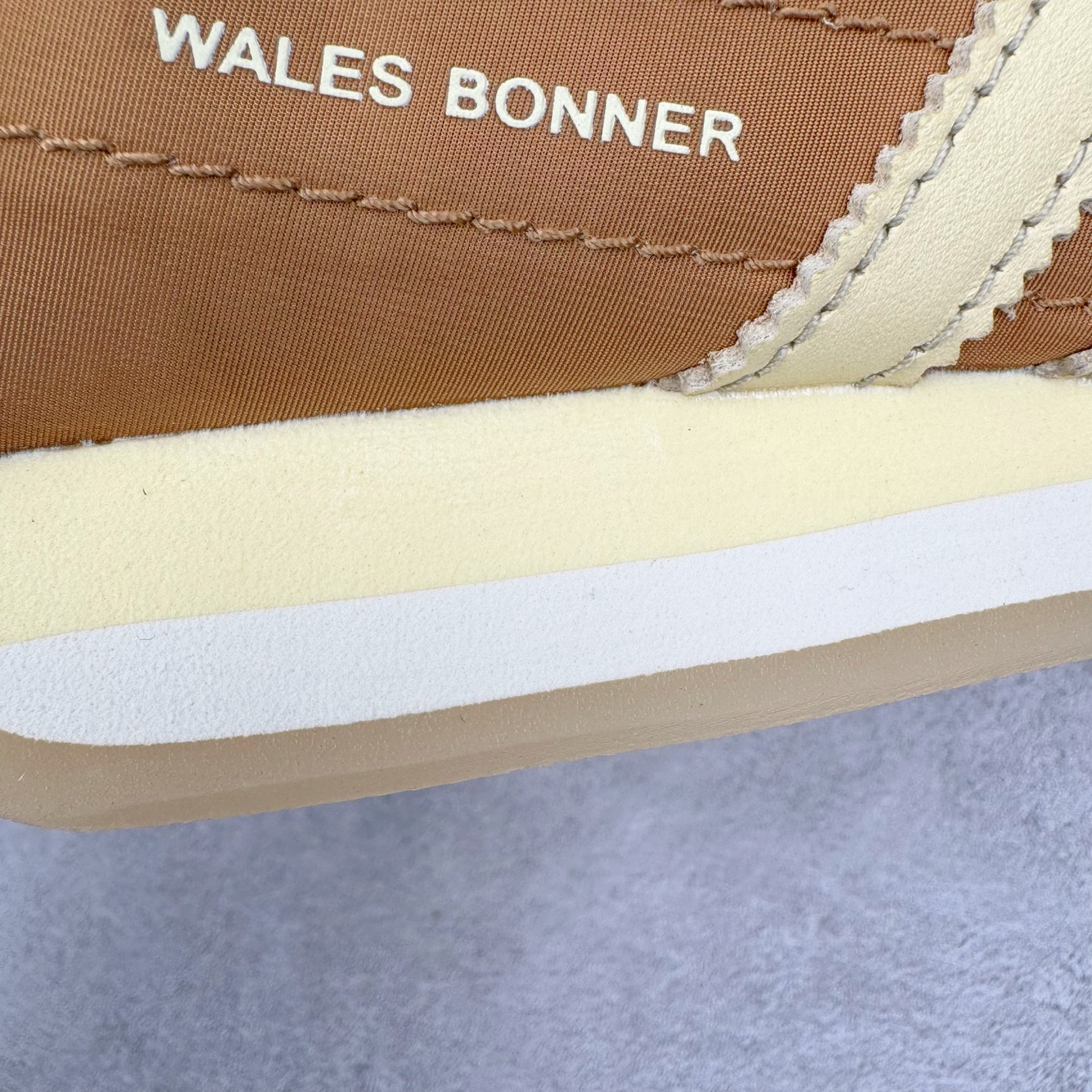 图片[20]-＃纯原福利 Song for the Mute x AD Originals SFTM-003 联名款复古慢跑鞋 Originals与时装品牌Song for the Mute即将迎来第三个合作系列 这个系列主打的也是怀旧的氛围 采用了Country OG这个诞生于上世纪70年代的鞋款 尼龙和绒面革的梦幻拼接 低调而富有质感 呈现SFTM一贯的面料美学 三款不同风格的配色 亮点十足的斑点鞋带 体现怀旧主义和前卫设计无缝交织 鞋款采用了低帮的造型 方便日常穿着 同时对于外底做了处理 皮革材质和尼龙布材质的组合也更具是时代感 系列此次会推出三个配色 分别以蓝、黑、灰色为主 雾霾灰IH7519 阴阳灰ID3546 水月蓝ID3545 尺码：36 36.5 37 38 38.5 39 40 40.5 41 42 42.5 43 44 44.5 45-选品中心