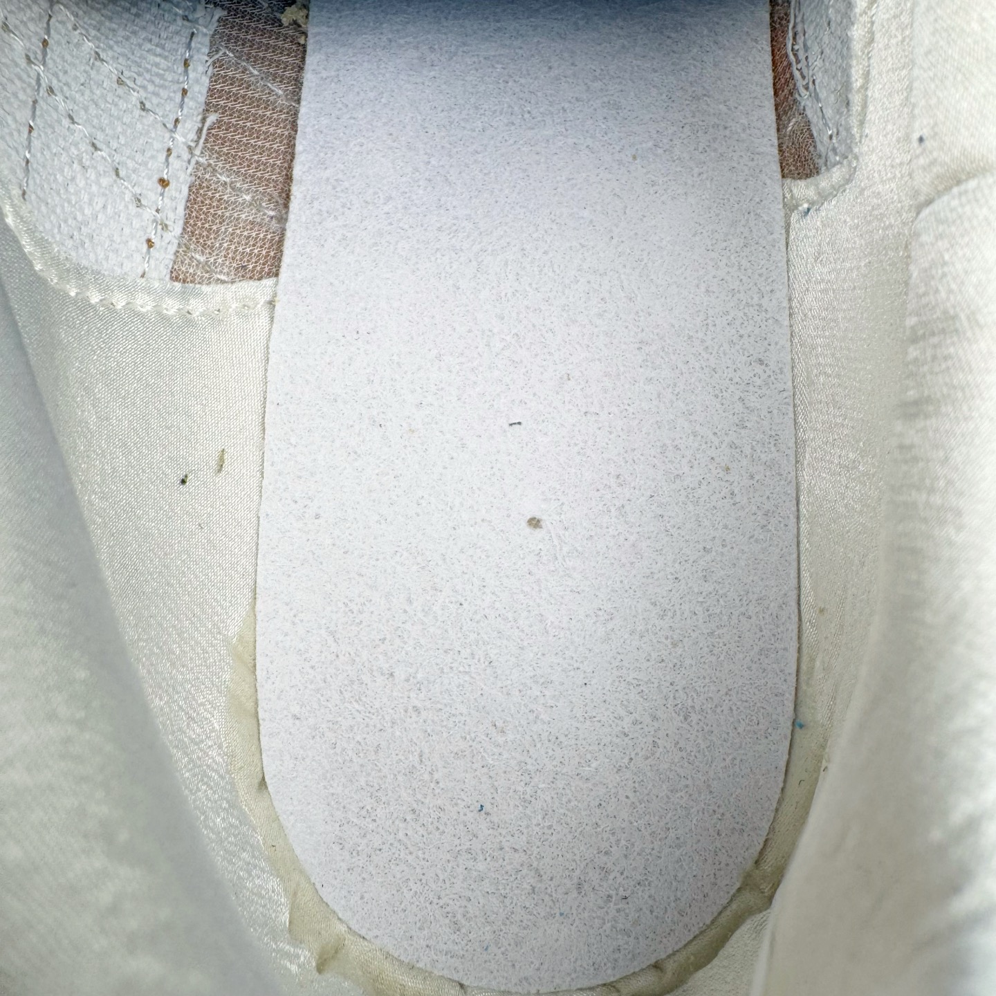 图片[11]-＃纯原福利 Song for the Mute x AD Originals SFTM-003 联名款复古慢跑鞋 Originals与时装品牌Song for the Mute即将迎来第三个合作系列 这个系列主打的也是怀旧的氛围 采用了Country OG这个诞生于上世纪70年代的鞋款 尼龙和绒面革的梦幻拼接 低调而富有质感 呈现SFTM一贯的面料美学 三款不同风格的配色 亮点十足的斑点鞋带 体现怀旧主义和前卫设计无缝交织 鞋款采用了低帮的造型 方便日常穿着 同时对于外底做了处理 皮革材质和尼龙布材质的组合也更具是时代感 系列此次会推出三个配色 分别以蓝、黑、灰色为主 雾霾灰IH7519 阴阳灰ID3546 水月蓝ID3545 尺码：36 36.5 37 38 38.5 39 40 40.5 41 42 42.5 43 44 44.5 45-选品中心