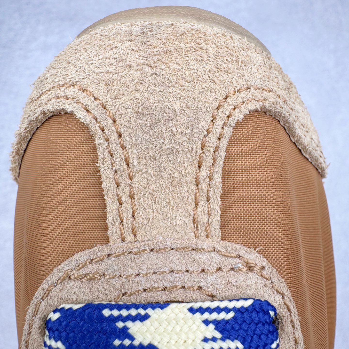 图片[14]-＃纯原福利 Song for the Mute x AD Originals SFTM-003 联名款复古慢跑鞋 Originals与时装品牌Song for the Mute即将迎来第三个合作系列 这个系列主打的也是怀旧的氛围 采用了Country OG这个诞生于上世纪70年代的鞋款 尼龙和绒面革的梦幻拼接 低调而富有质感 呈现SFTM一贯的面料美学 三款不同风格的配色 亮点十足的斑点鞋带 体现怀旧主义和前卫设计无缝交织 鞋款采用了低帮的造型 方便日常穿着 同时对于外底做了处理 皮革材质和尼龙布材质的组合也更具是时代感 系列此次会推出三个配色 分别以蓝、黑、灰色为主 雾霾灰IH7519 阴阳灰ID3546 水月蓝ID3545 尺码：36 36.5 37 38 38.5 39 40 40.5 41 42 42.5 43 44 44.5 45-选品中心