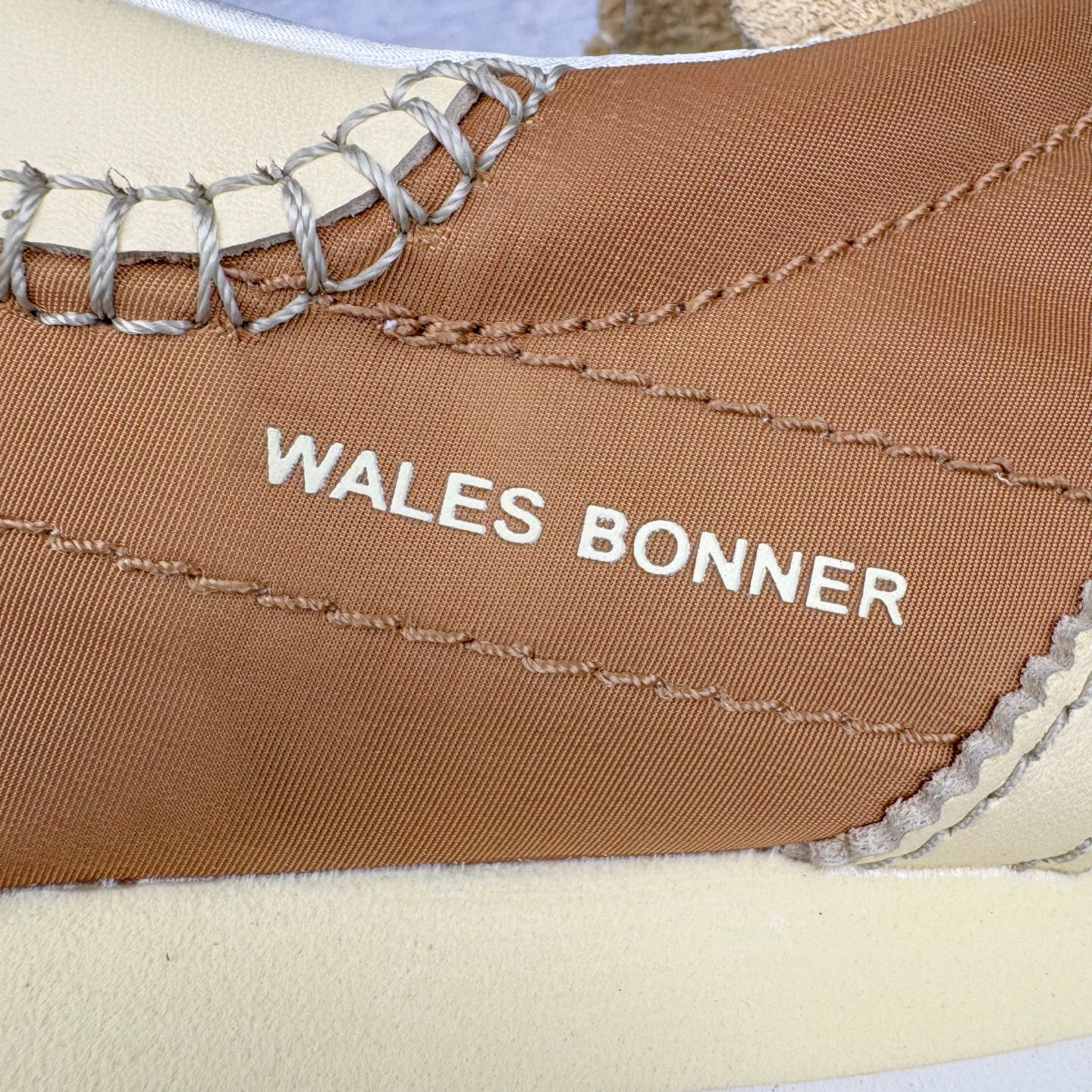 图片[18]-＃纯原福利 Song for the Mute x AD Originals SFTM-003 联名款复古慢跑鞋 Originals与时装品牌Song for the Mute即将迎来第三个合作系列 这个系列主打的也是怀旧的氛围 采用了Country OG这个诞生于上世纪70年代的鞋款 尼龙和绒面革的梦幻拼接 低调而富有质感 呈现SFTM一贯的面料美学 三款不同风格的配色 亮点十足的斑点鞋带 体现怀旧主义和前卫设计无缝交织 鞋款采用了低帮的造型 方便日常穿着 同时对于外底做了处理 皮革材质和尼龙布材质的组合也更具是时代感 系列此次会推出三个配色 分别以蓝、黑、灰色为主 雾霾灰IH7519 阴阳灰ID3546 水月蓝ID3545 尺码：36 36.5 37 38 38.5 39 40 40.5 41 42 42.5 43 44 44.5 45-选品中心