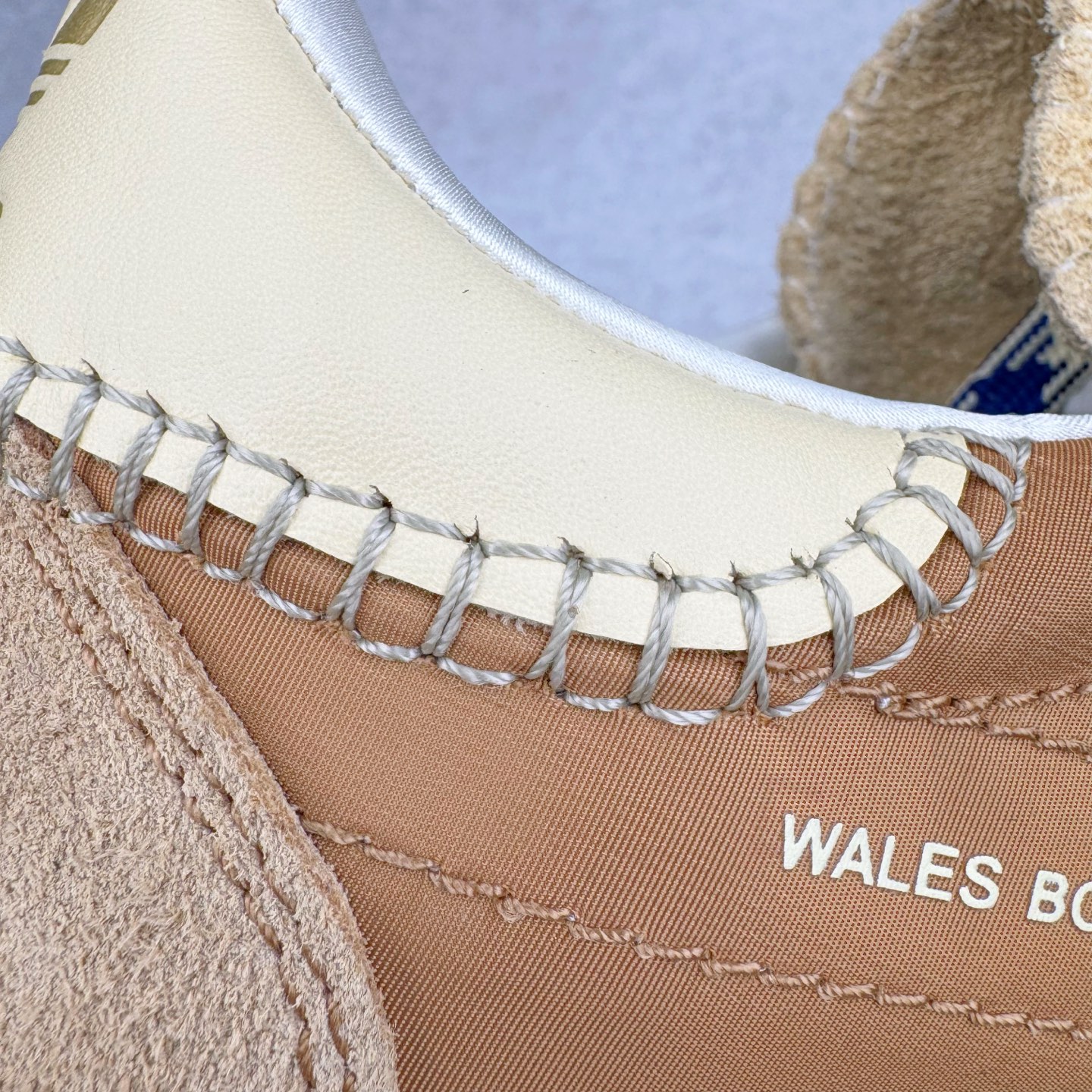 图片[16]-＃纯原福利 Song for the Mute x AD Originals SFTM-003 联名款复古慢跑鞋 Originals与时装品牌Song for the Mute即将迎来第三个合作系列 这个系列主打的也是怀旧的氛围 采用了Country OG这个诞生于上世纪70年代的鞋款 尼龙和绒面革的梦幻拼接 低调而富有质感 呈现SFTM一贯的面料美学 三款不同风格的配色 亮点十足的斑点鞋带 体现怀旧主义和前卫设计无缝交织 鞋款采用了低帮的造型 方便日常穿着 同时对于外底做了处理 皮革材质和尼龙布材质的组合也更具是时代感 系列此次会推出三个配色 分别以蓝、黑、灰色为主 雾霾灰IH7519 阴阳灰ID3546 水月蓝ID3545 尺码：36 36.5 37 38 38.5 39 40 40.5 41 42 42.5 43 44 44.5 45-选品中心