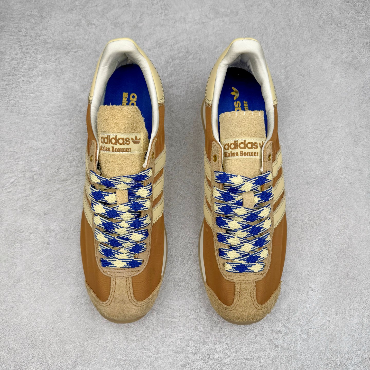 图片[2]-＃纯原福利 Song for the Mute x AD Originals SFTM-003 联名款复古慢跑鞋 Originals与时装品牌Song for the Mute即将迎来第三个合作系列 这个系列主打的也是怀旧的氛围 采用了Country OG这个诞生于上世纪70年代的鞋款 尼龙和绒面革的梦幻拼接 低调而富有质感 呈现SFTM一贯的面料美学 三款不同风格的配色 亮点十足的斑点鞋带 体现怀旧主义和前卫设计无缝交织 鞋款采用了低帮的造型 方便日常穿着 同时对于外底做了处理 皮革材质和尼龙布材质的组合也更具是时代感 系列此次会推出三个配色 分别以蓝、黑、灰色为主 雾霾灰IH7519 阴阳灰ID3546 水月蓝ID3545 尺码：36 36.5 37 38 38.5 39 40 40.5 41 42 42.5 43 44 44.5 45-选品中心