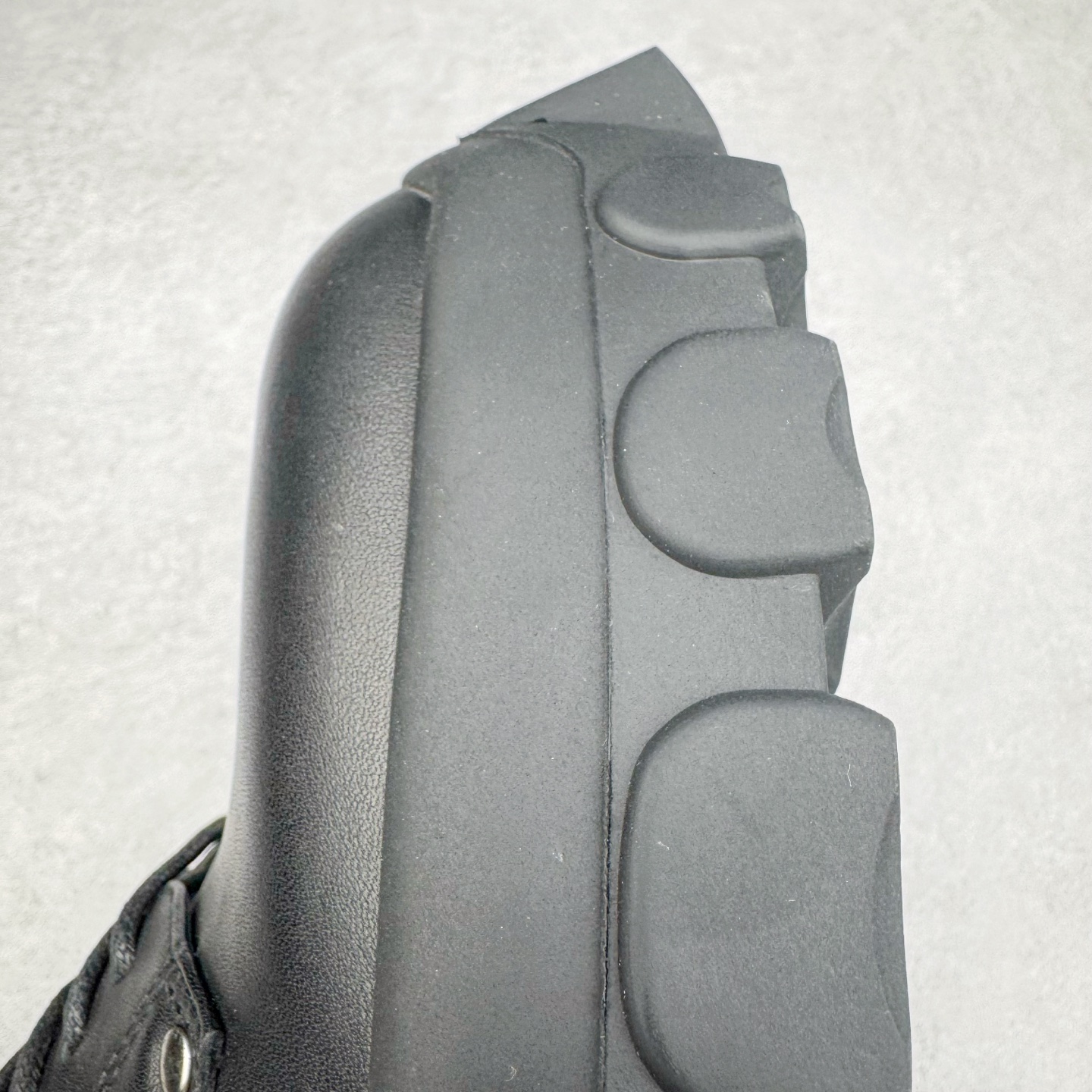 图片[18]-＃GD广顶 RICK OWENS/RO 瑞克·欧文斯低帮皮面时尚运动板鞋 二级市场已经7K以上 平台客户随意卖四位数 RO广东原厂出品 纯原天花板 原版一比一复刻 冲正绝不翻车 还原度达到百分之98以上 原楦开发纸版版型 ZP拆解原版1：1复模裁片纸版 力求做到0错位 这样才能达到和zp一致的鞋型味道 采用进口cnc数控机床开发对版独家tpu奶香大底 区别于市场所有版本 zp同源全头层粒面小牛皮 达到和zp一致手感 原厂进口细纹布 万邦订购原厂高弹粉红色海绵 内里搭配软质细腻羊皮 TPU高密度大底 软硬度透光度高已经测试和原版一致 尺码：39 40 41 42 43 44 45 46-选品中心