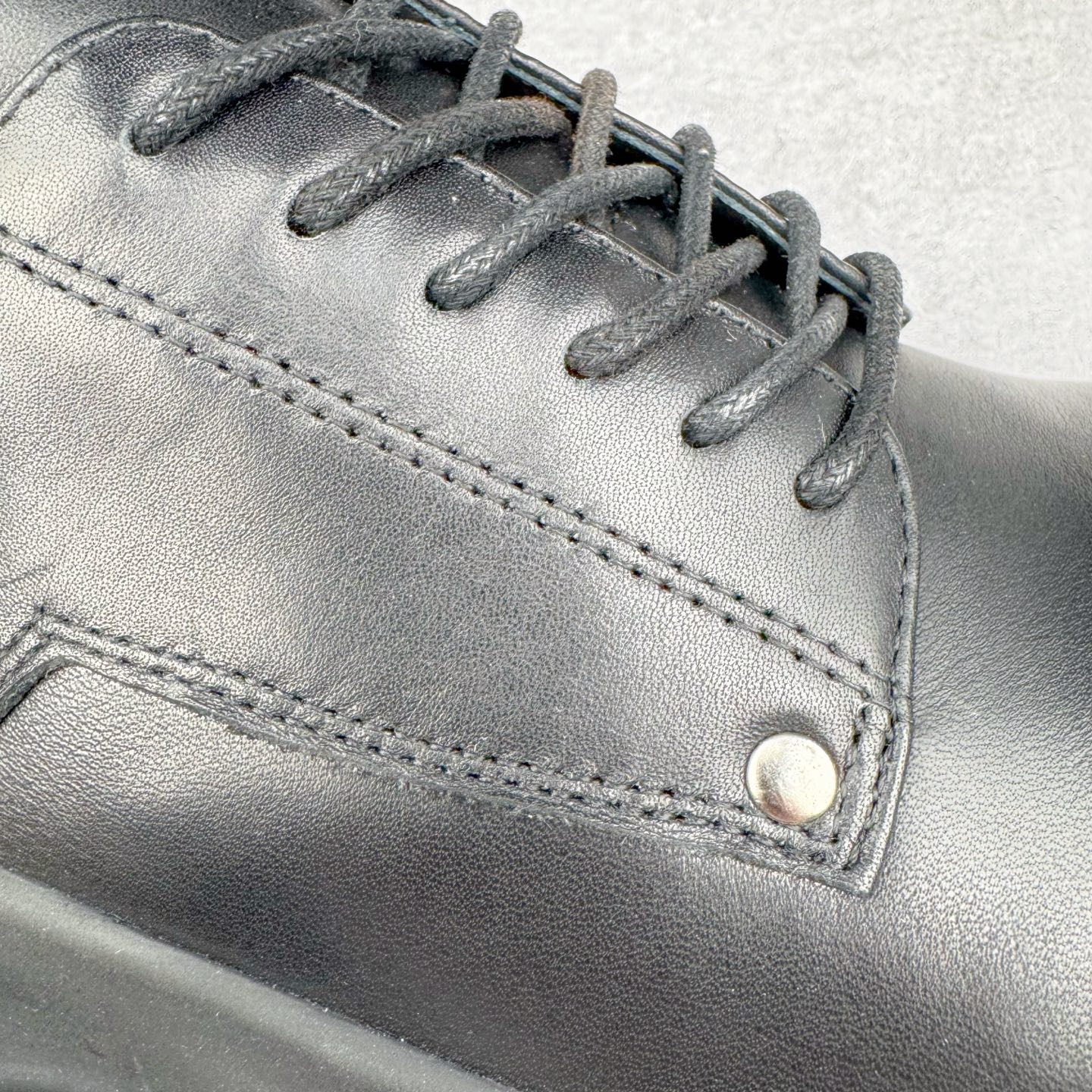 图片[17]-＃GD广顶 RICK OWENS/RO 瑞克·欧文斯低帮皮面时尚运动板鞋 二级市场已经7K以上 平台客户随意卖四位数 RO广东原厂出品 纯原天花板 原版一比一复刻 冲正绝不翻车 还原度达到百分之98以上 原楦开发纸版版型 ZP拆解原版1：1复模裁片纸版 力求做到0错位 这样才能达到和zp一致的鞋型味道 采用进口cnc数控机床开发对版独家tpu奶香大底 区别于市场所有版本 zp同源全头层粒面小牛皮 达到和zp一致手感 原厂进口细纹布 万邦订购原厂高弹粉红色海绵 内里搭配软质细腻羊皮 TPU高密度大底 软硬度透光度高已经测试和原版一致 尺码：39 40 41 42 43 44 45 46-选品中心