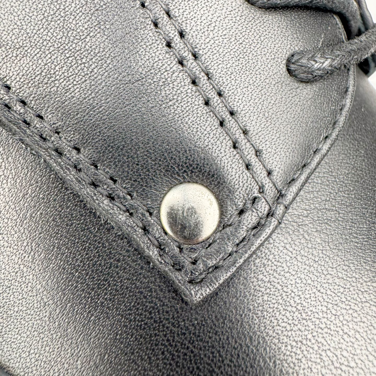 图片[13]-＃GD广顶 RICK OWENS/RO 瑞克·欧文斯低帮皮面时尚运动板鞋 二级市场已经7K以上 平台客户随意卖四位数 RO广东原厂出品 纯原天花板 原版一比一复刻 冲正绝不翻车 还原度达到百分之98以上 原楦开发纸版版型 ZP拆解原版1：1复模裁片纸版 力求做到0错位 这样才能达到和zp一致的鞋型味道 采用进口cnc数控机床开发对版独家tpu奶香大底 区别于市场所有版本 zp同源全头层粒面小牛皮 达到和zp一致手感 原厂进口细纹布 万邦订购原厂高弹粉红色海绵 内里搭配软质细腻羊皮 TPU高密度大底 软硬度透光度高已经测试和原版一致 尺码：39 40 41 42 43 44 45 46-选品中心