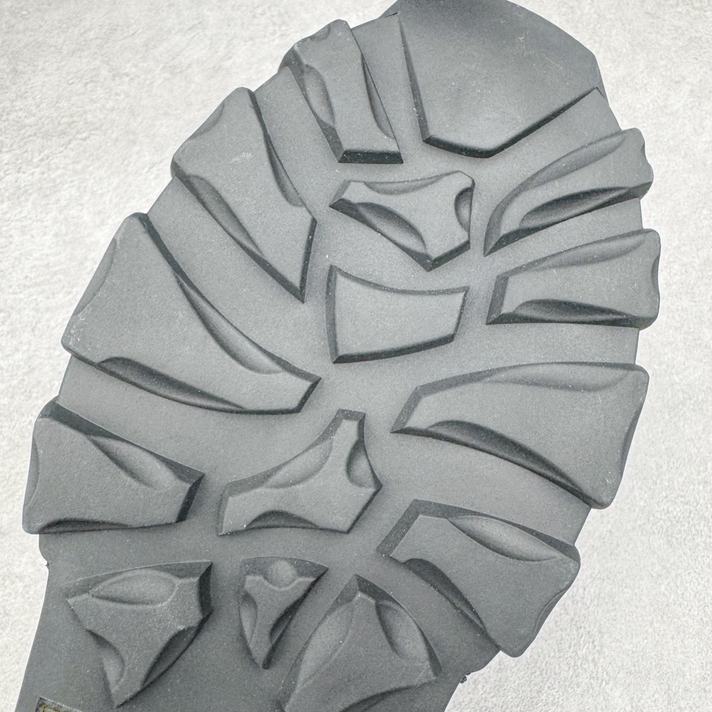 图片[20]-＃GD广顶 RICK OWENS/RO 瑞克·欧文斯低帮皮面时尚运动板鞋 二级市场已经7K以上 平台客户随意卖四位数 RO广东原厂出品 纯原天花板 原版一比一复刻 冲正绝不翻车 还原度达到百分之98以上 原楦开发纸版版型 ZP拆解原版1：1复模裁片纸版 力求做到0错位 这样才能达到和zp一致的鞋型味道 采用进口cnc数控机床开发对版独家tpu奶香大底 区别于市场所有版本 zp同源全头层粒面小牛皮 达到和zp一致手感 原厂进口细纹布 万邦订购原厂高弹粉红色海绵 内里搭配软质细腻羊皮 TPU高密度大底 软硬度透光度高已经测试和原版一致 尺码：39 40 41 42 43 44 45 46-选品中心