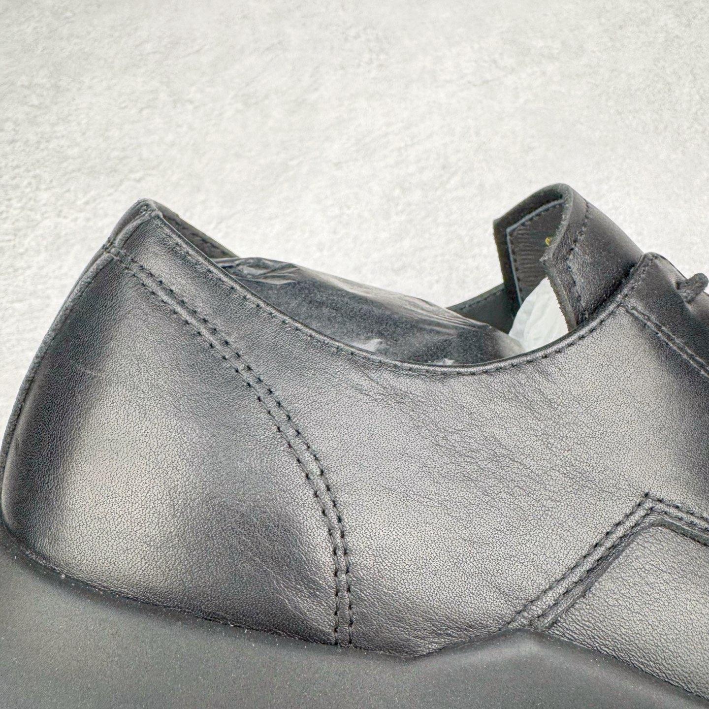 图片[16]-＃GD广顶 RICK OWENS/RO 瑞克·欧文斯低帮皮面时尚运动板鞋 二级市场已经7K以上 平台客户随意卖四位数 RO广东原厂出品 纯原天花板 原版一比一复刻 冲正绝不翻车 还原度达到百分之98以上 原楦开发纸版版型 ZP拆解原版1：1复模裁片纸版 力求做到0错位 这样才能达到和zp一致的鞋型味道 采用进口cnc数控机床开发对版独家tpu奶香大底 区别于市场所有版本 zp同源全头层粒面小牛皮 达到和zp一致手感 原厂进口细纹布 万邦订购原厂高弹粉红色海绵 内里搭配软质细腻羊皮 TPU高密度大底 软硬度透光度高已经测试和原版一致 尺码：39 40 41 42 43 44 45 46-选品中心